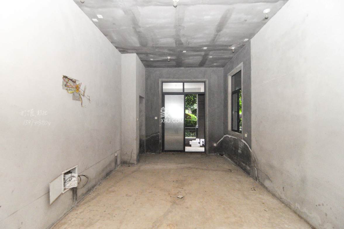 中海梅溪湖壹号 4室2厅2卫 298.00万 中海梅溪湖壹号 4室2厅2卫 298.00万客厅