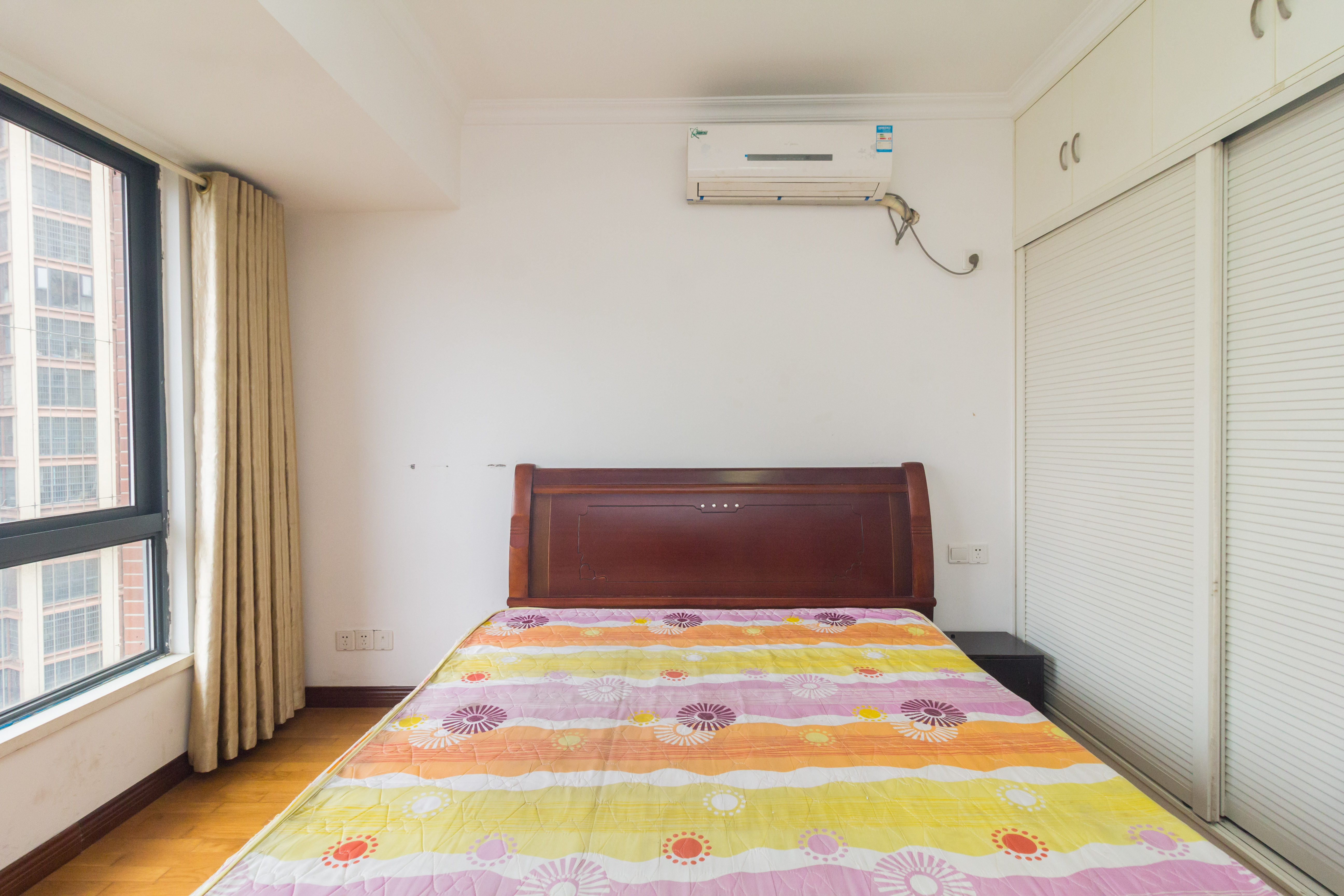 海德公园  3室2厅1卫   68.20万卧室