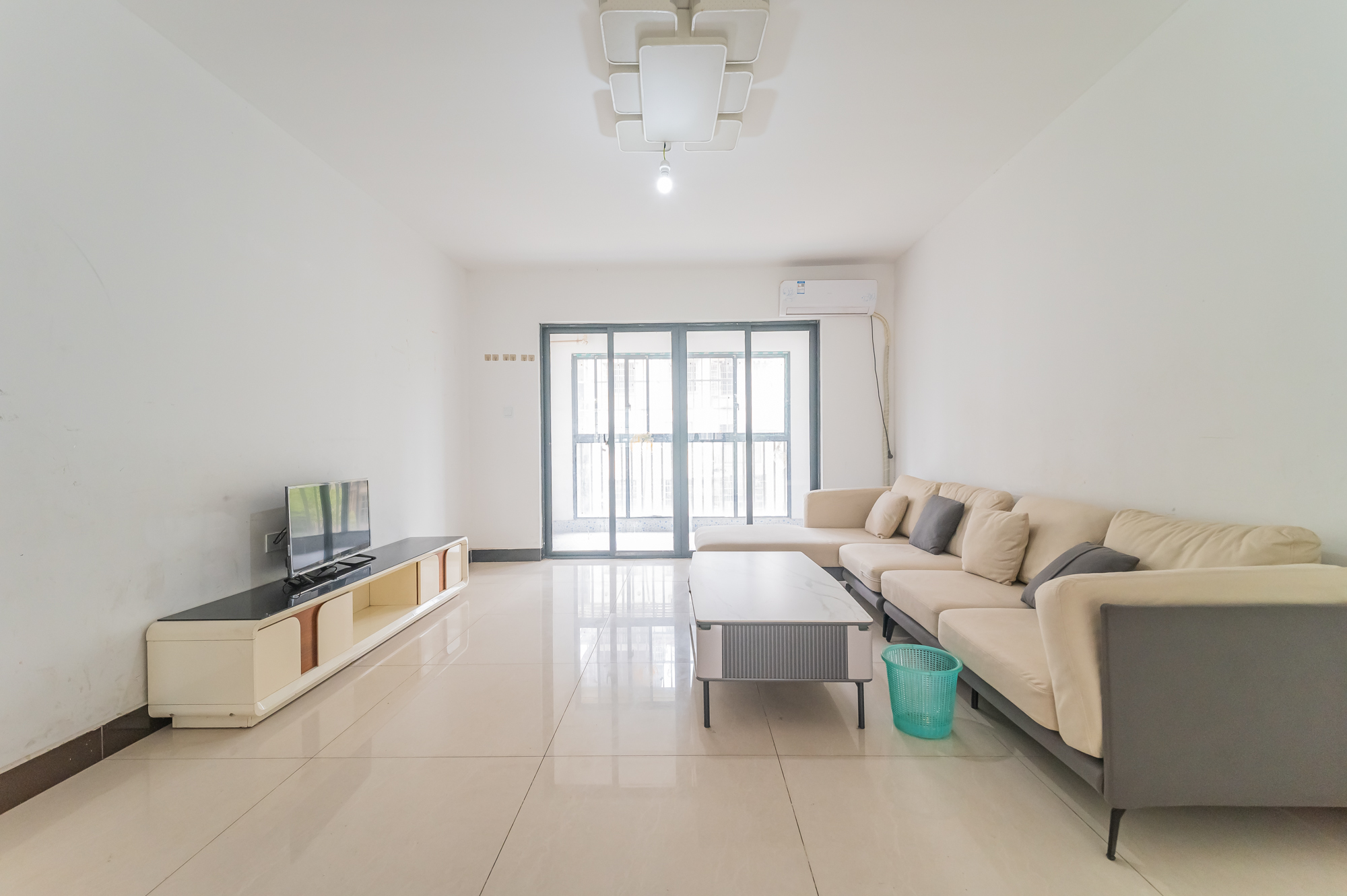 鹏基诺亚山林 4室2厅1卫 105.0万 鹏基诺亚山林 4室2厅1卫 105.0万客厅