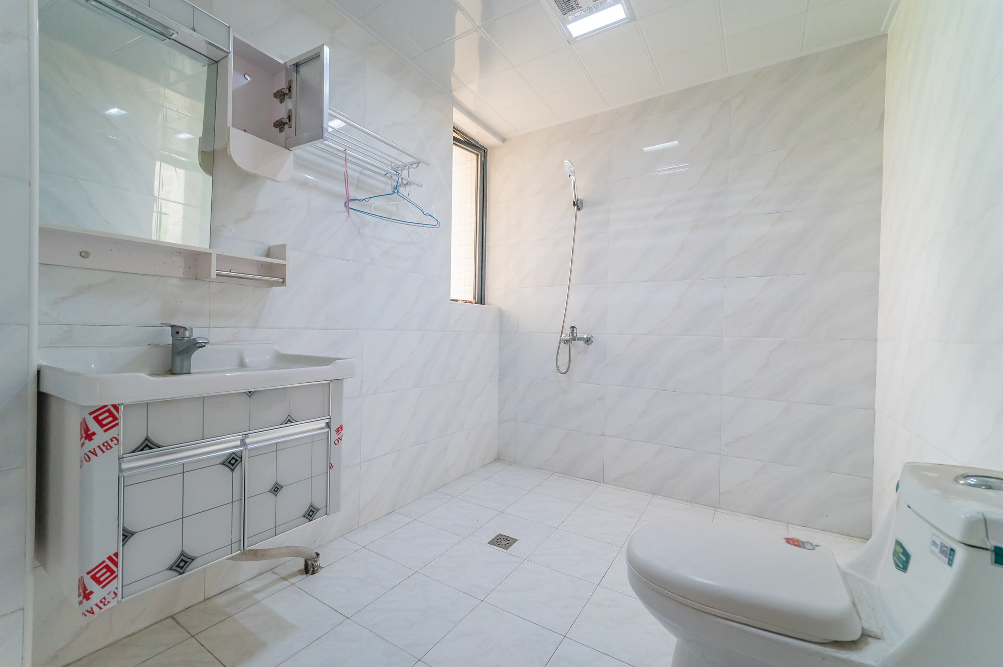 鹏基诺亚山林 4室2厅1卫 105.0万 鹏基诺亚山林 4室2厅1卫 105.0万卫生间