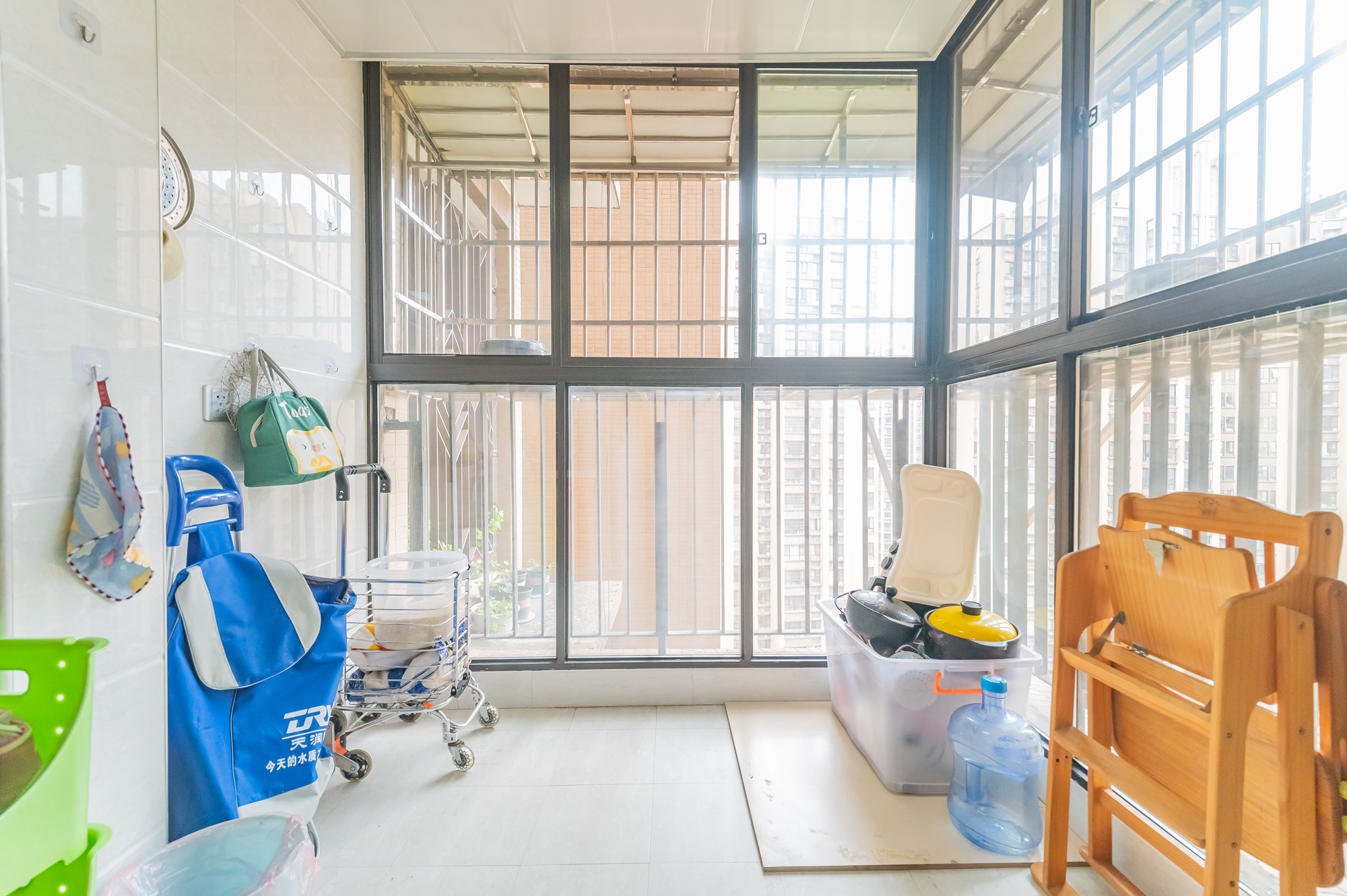 华润凤凰城三期  4室2厅2卫   135.00万厨房