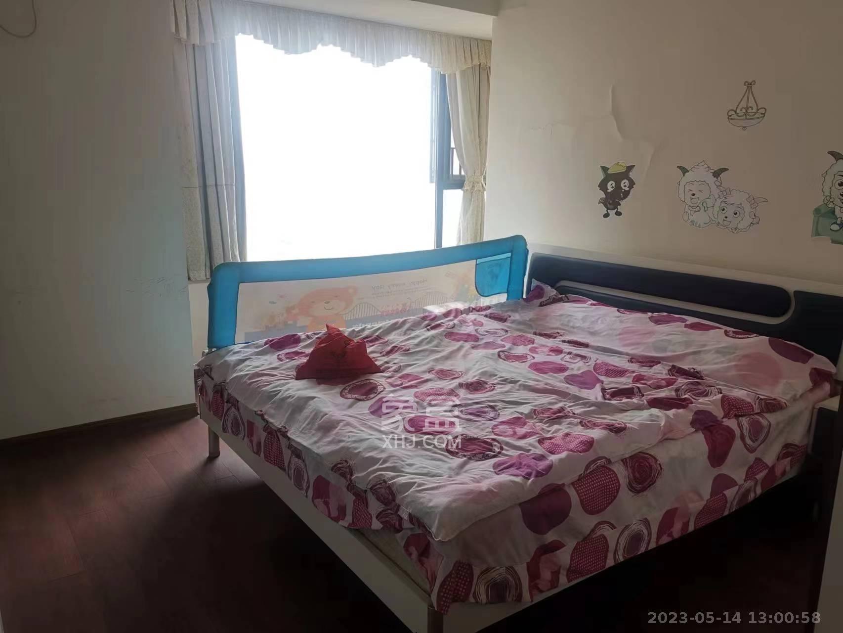 三一街区  3室2厅2卫   2000.00元/月室内图
