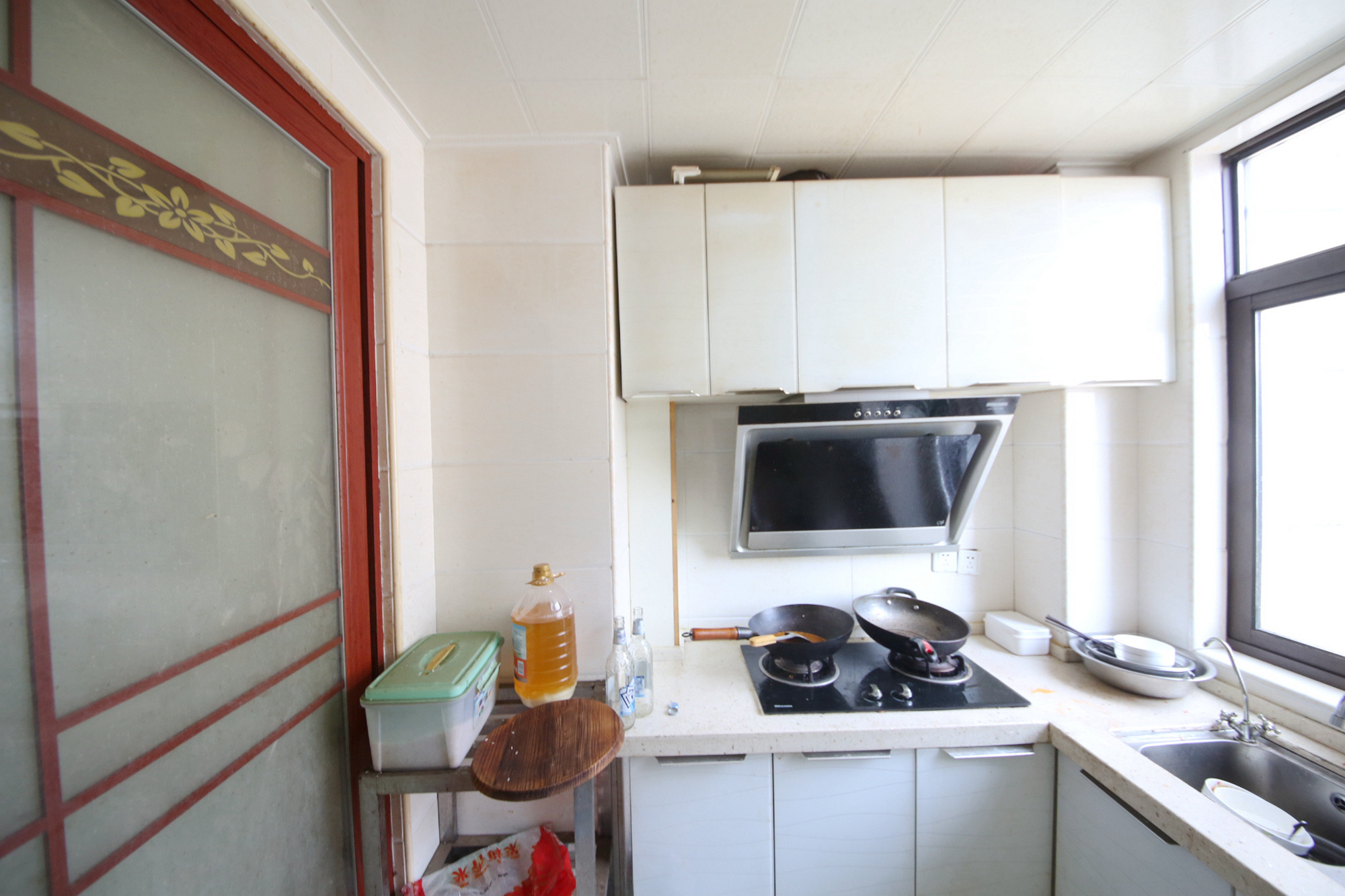 天下一家  3室2厅1卫    91.5万厨房