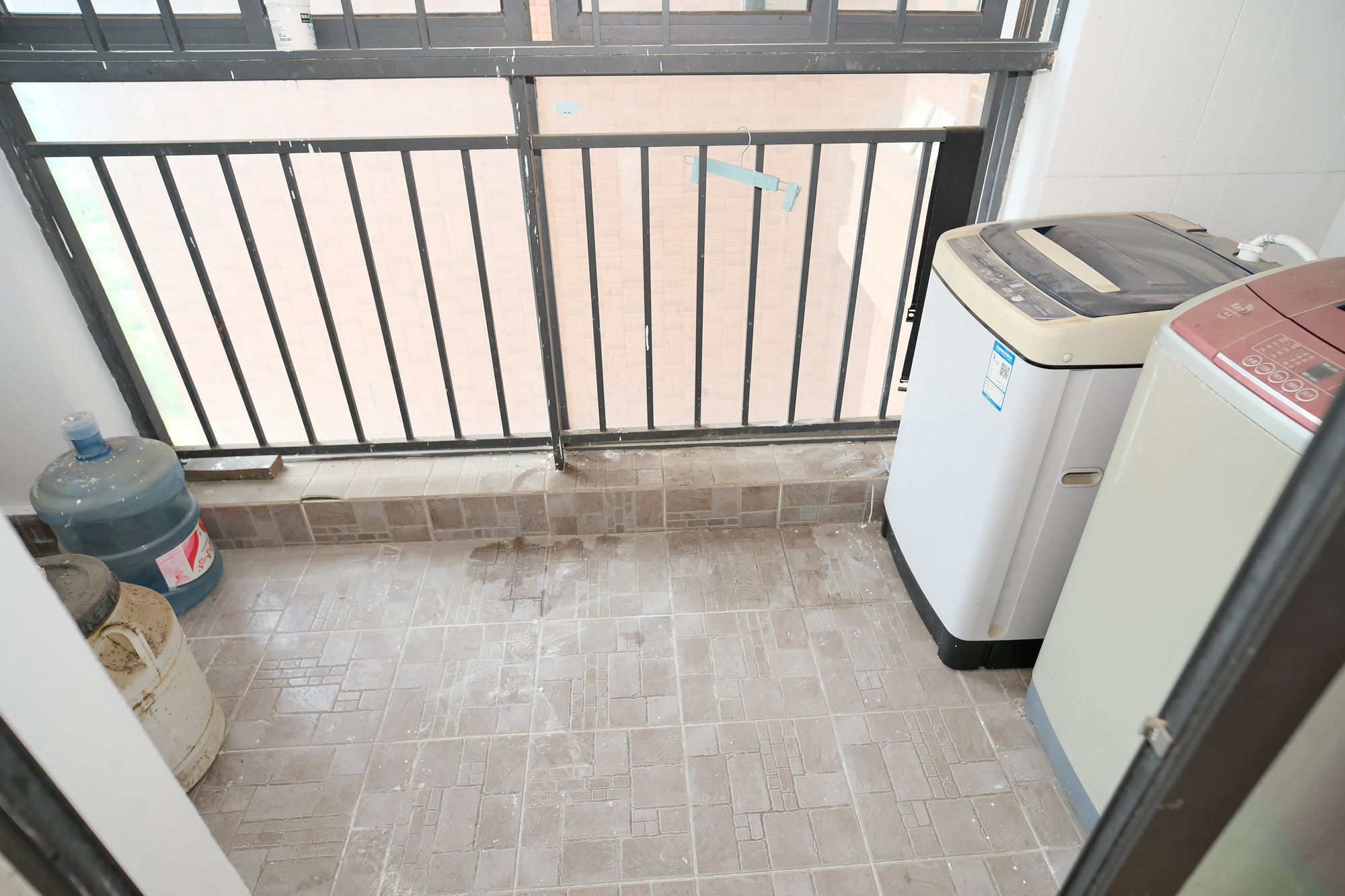 三一街区  3室2厅2卫    85.8万阳台