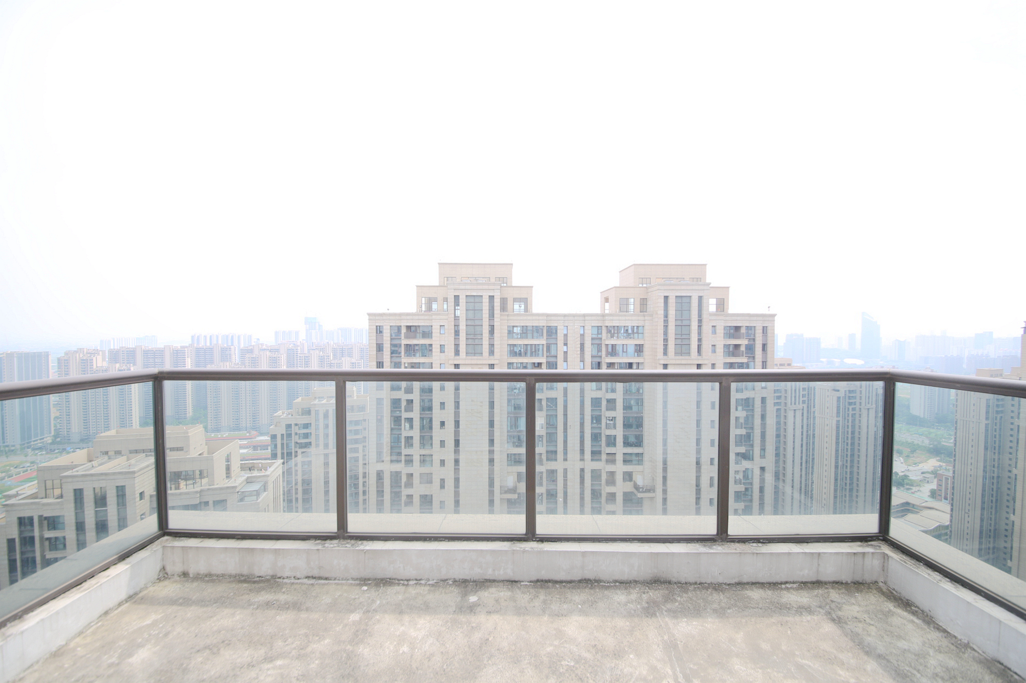 明昇壹城（明昇时代广场）二期  4室2厅3卫   255.00万阳台