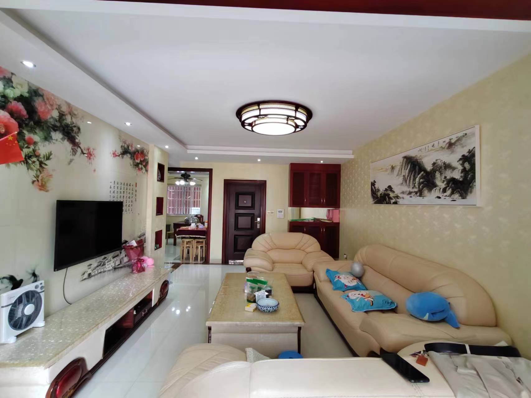 华夏佳园二期 3室2厅2卫 73.80万 华夏佳园二期 3室2厅2卫 73.80万客厅