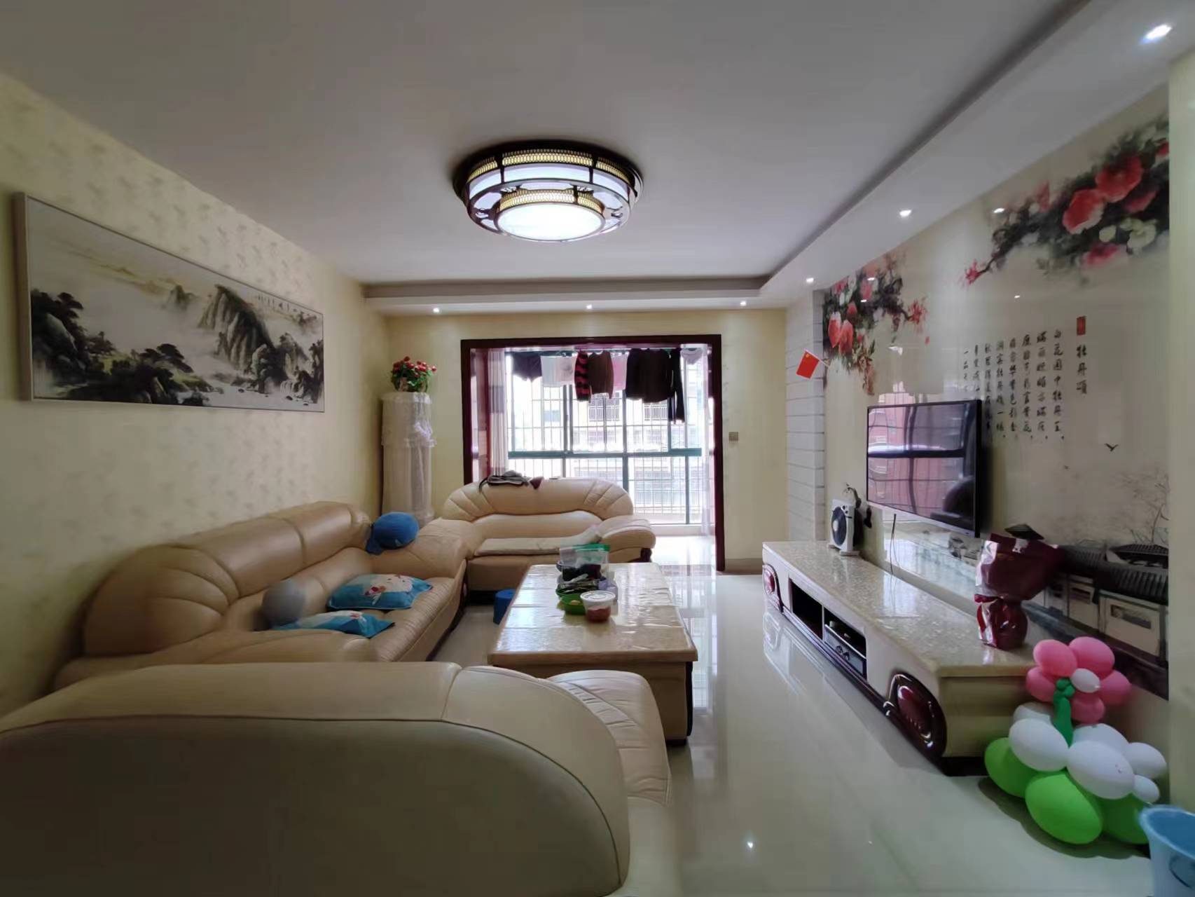 华夏佳园二期 3室2厅2卫 73.80万 华夏佳园二期 3室2厅2卫 73.80万客厅