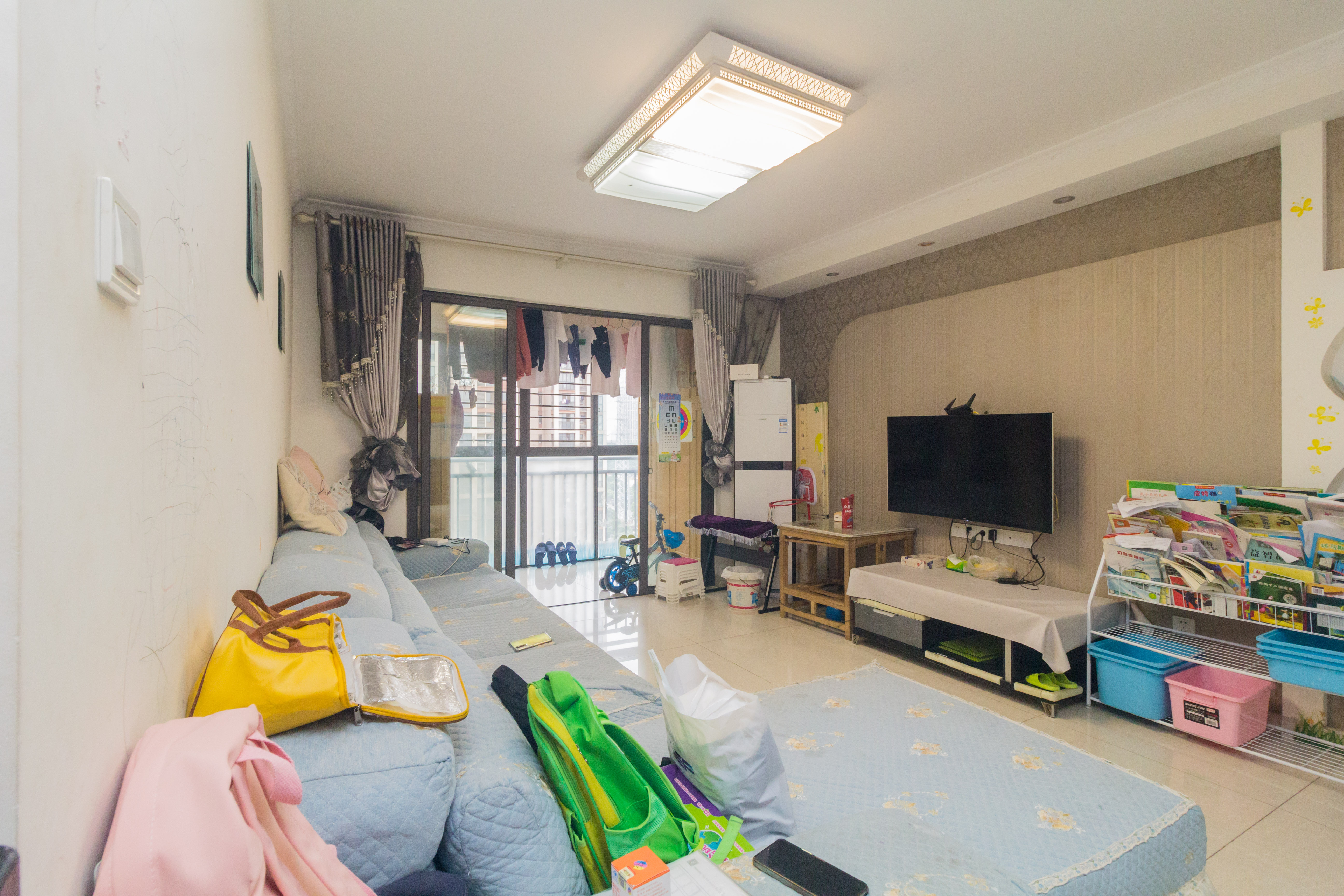 旭辉华庭  3室2厅1卫    89.79万客厅