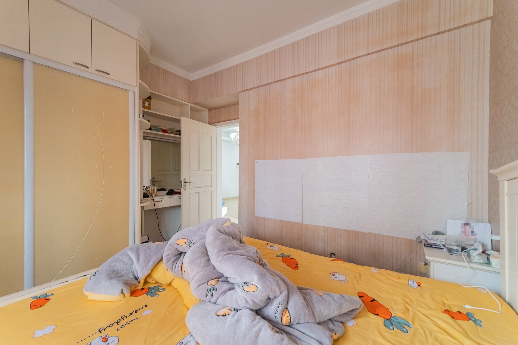 恒基凯旋门一二期  2室2厅1卫   72.80万 恒基凯旋门一二期  2室2厅1卫   72.80万卧室