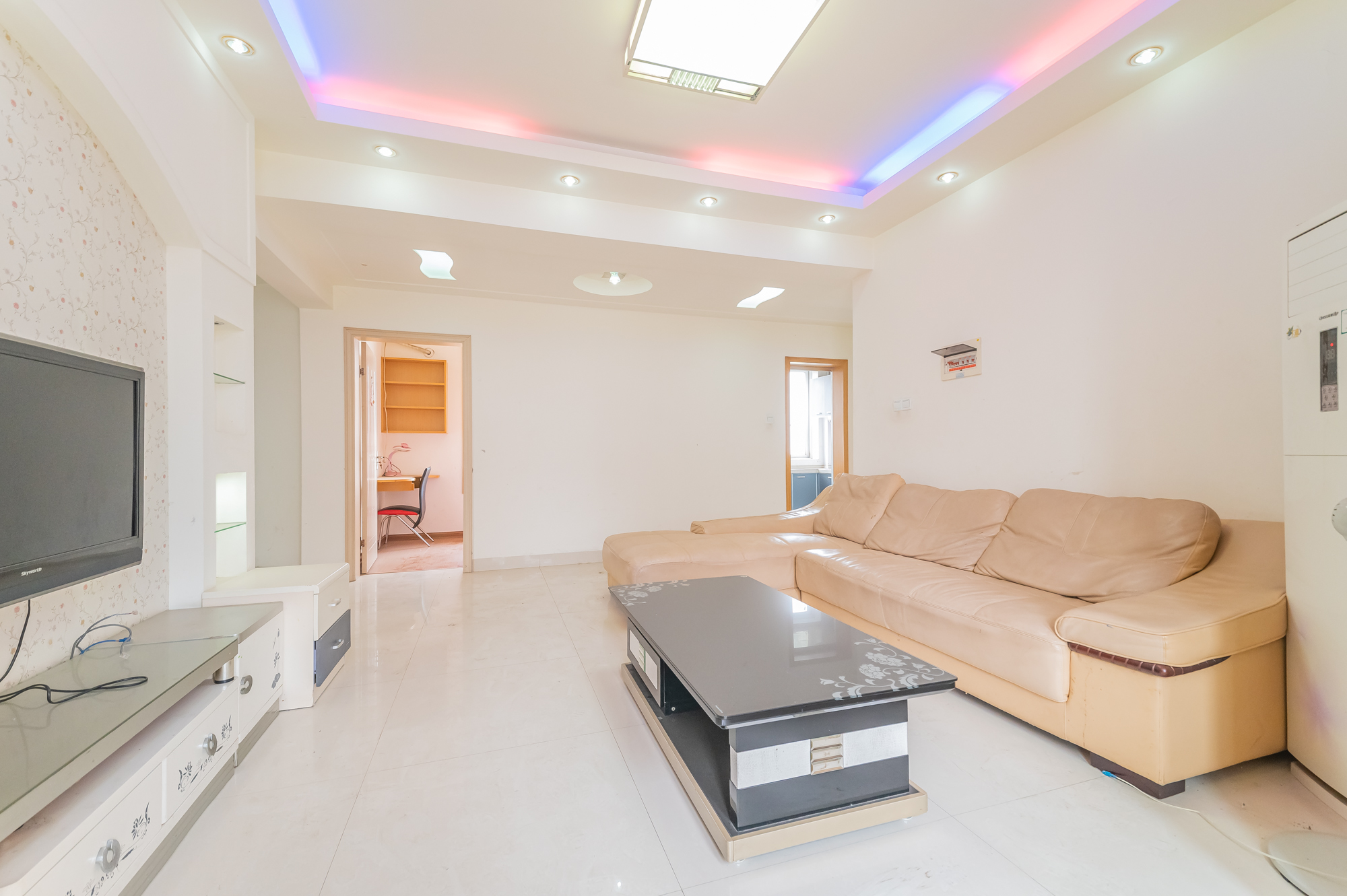 爱琴海岸 2室2厅1卫 70.00万 爱琴海岸 2室2厅1卫 70.00万客厅