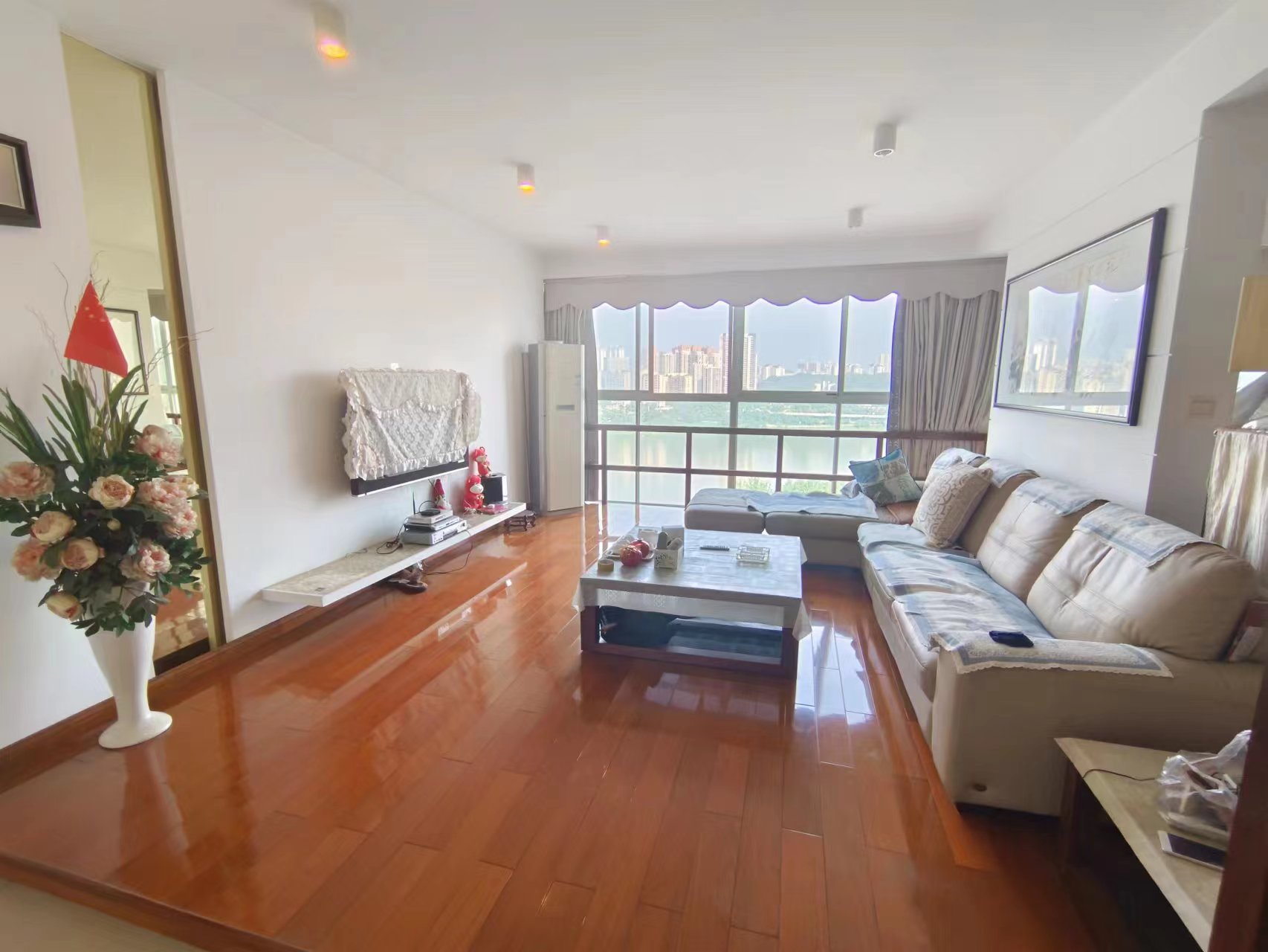 蓝盾景园一期  4室2厅2卫   85.00万 蓝盾景园一期  4室2厅2卫   85.00万