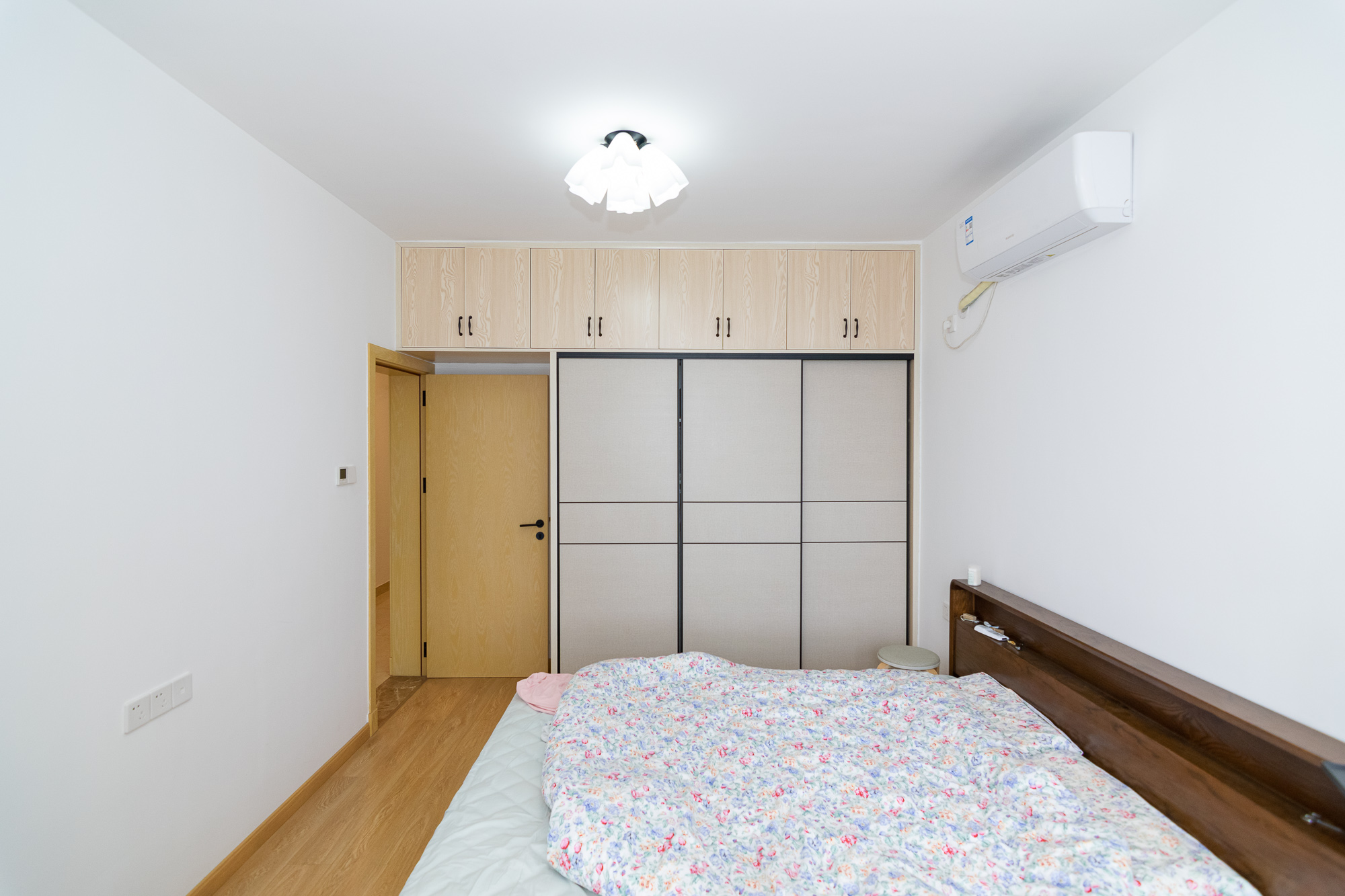 金地三千府(金地湖山樾、金地自在城) 3室2厅1卫 68.00万 金地三千府(金地湖山樾、金地自在城) 3室2厅1卫 68.00万卧室