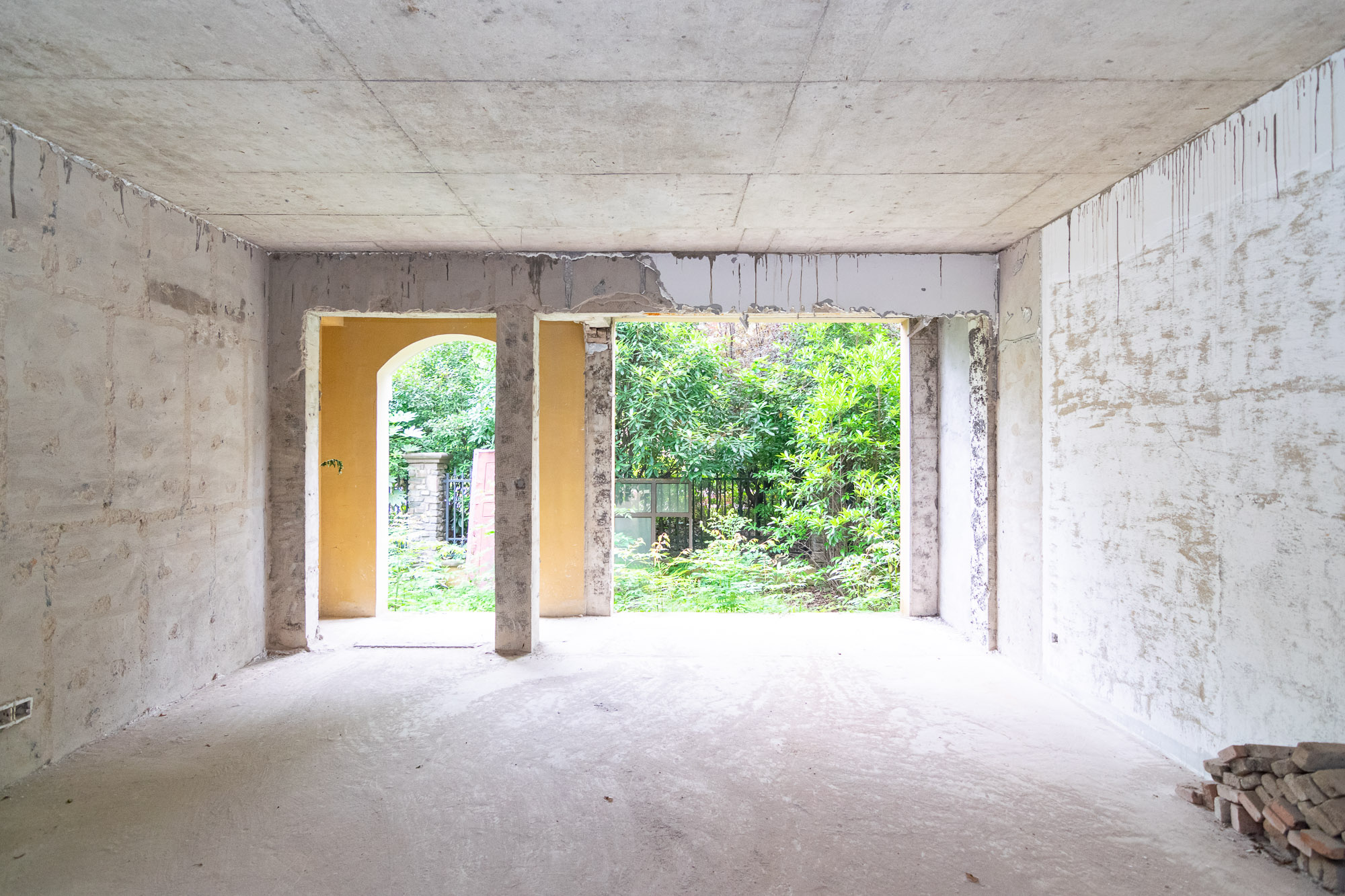 金地三千府(金地湖山樾、金地自在城)  5室2厅3卫    275.0万 金地三千府(金地湖山樾、金地自在城)  5室2厅3卫    275.0万客厅