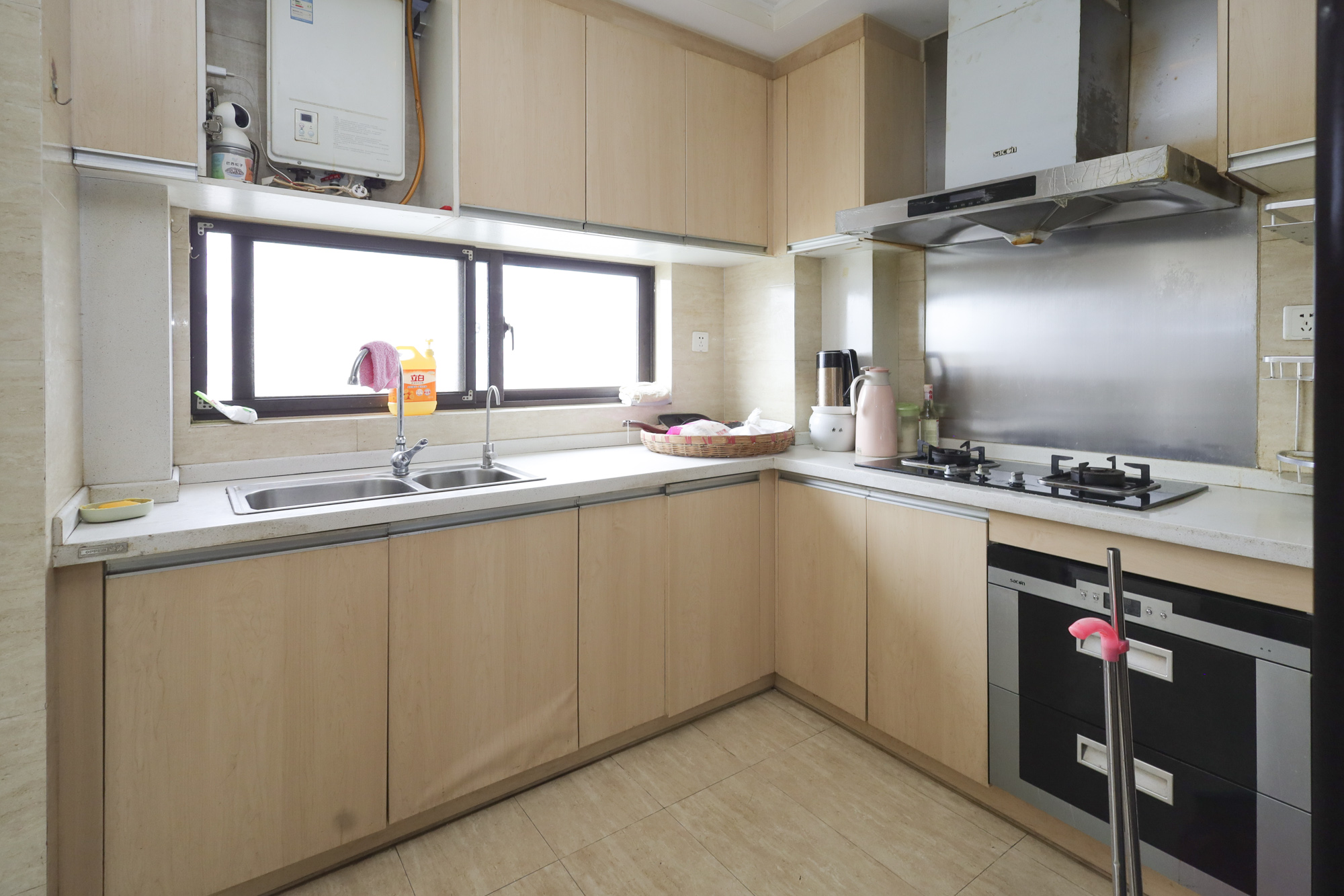 绿地中央广场  3室2厅2卫   126.00万 绿地中央广场  3室2厅2卫   126.00万厨房