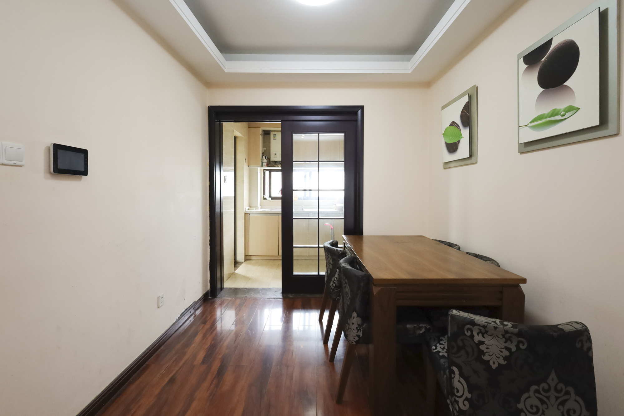 绿地中央广场  3室2厅2卫   126.00万 绿地中央广场  3室2厅2卫   126.00万客厅