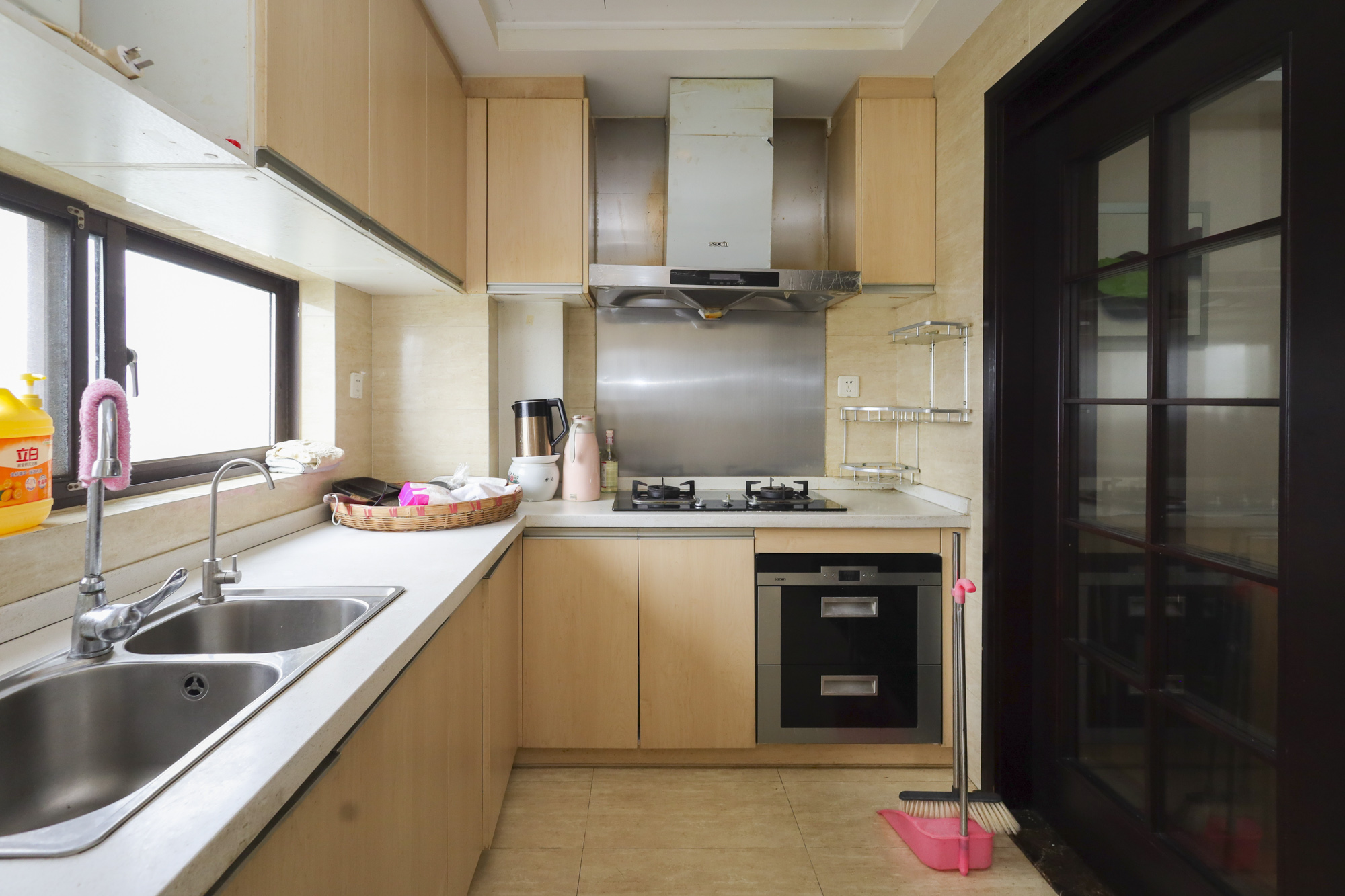 绿地中央广场  3室2厅2卫   126.00万 绿地中央广场  3室2厅2卫   126.00万厨房