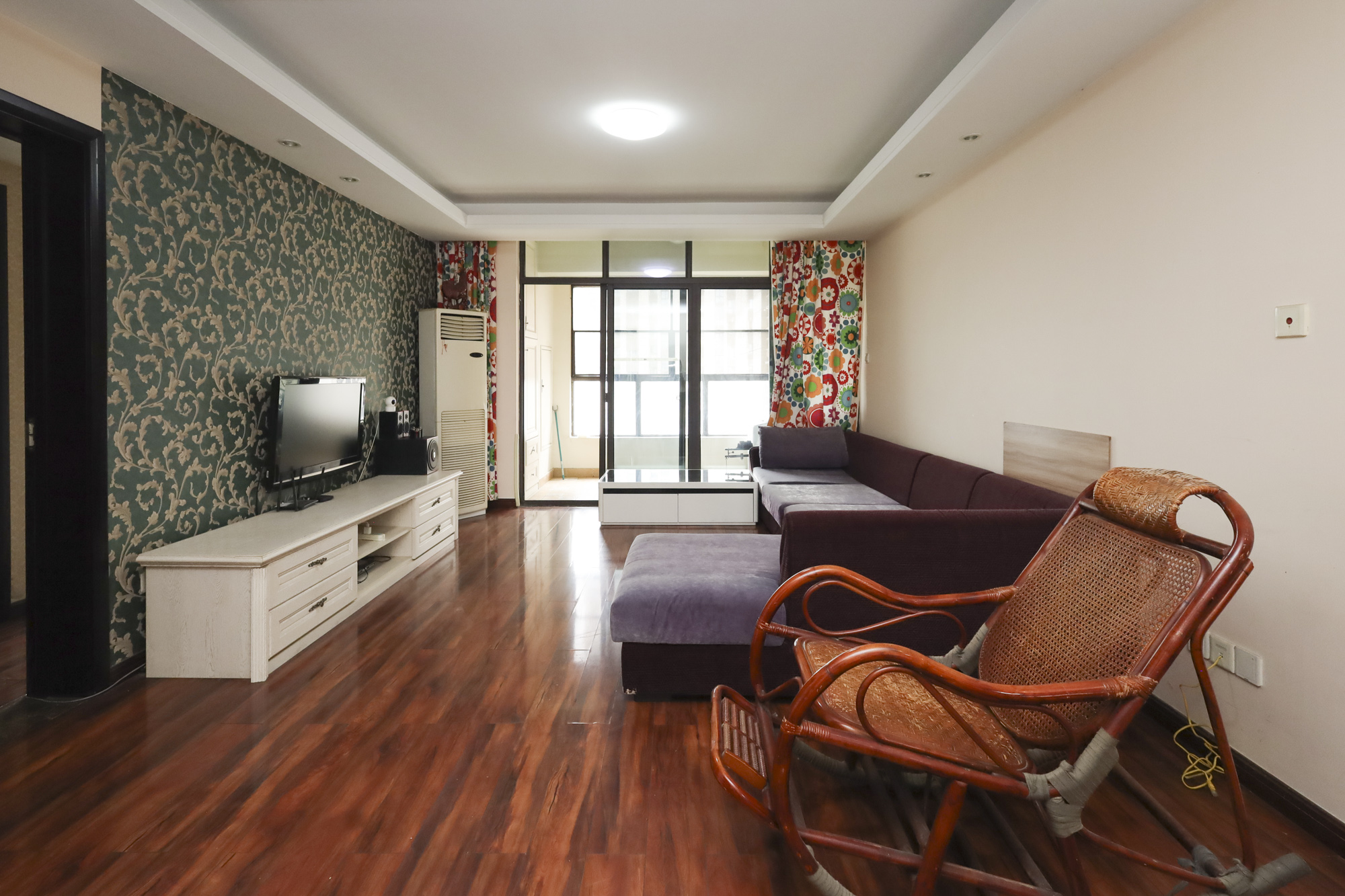 绿地中央广场  3室2厅2卫   126.00万 绿地中央广场  3室2厅2卫   126.00万客厅