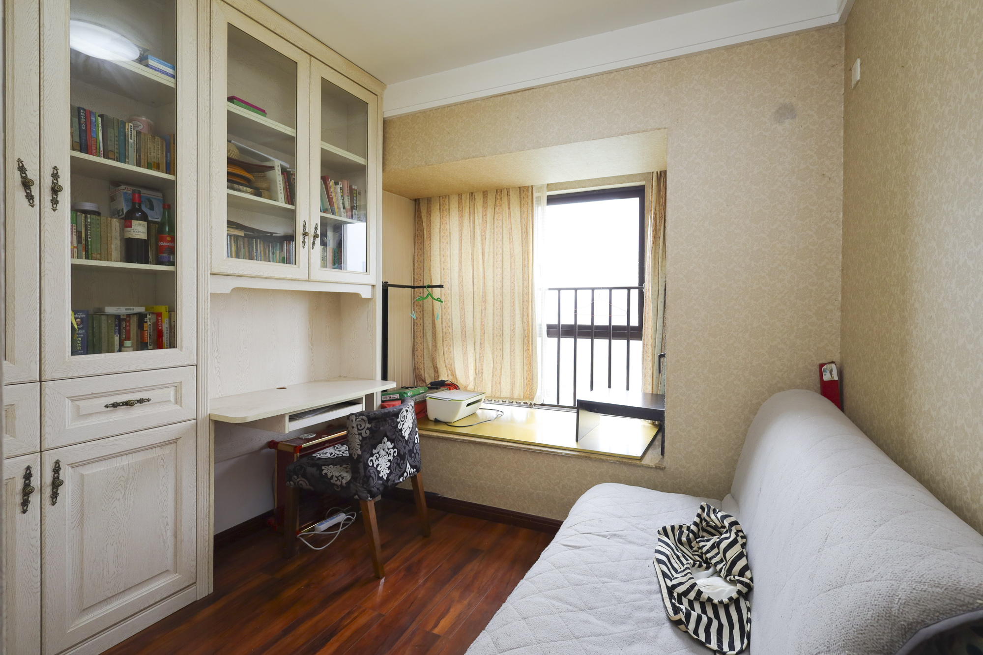 绿地中央广场  3室2厅2卫   126.00万 绿地中央广场  3室2厅2卫   126.00万卧室