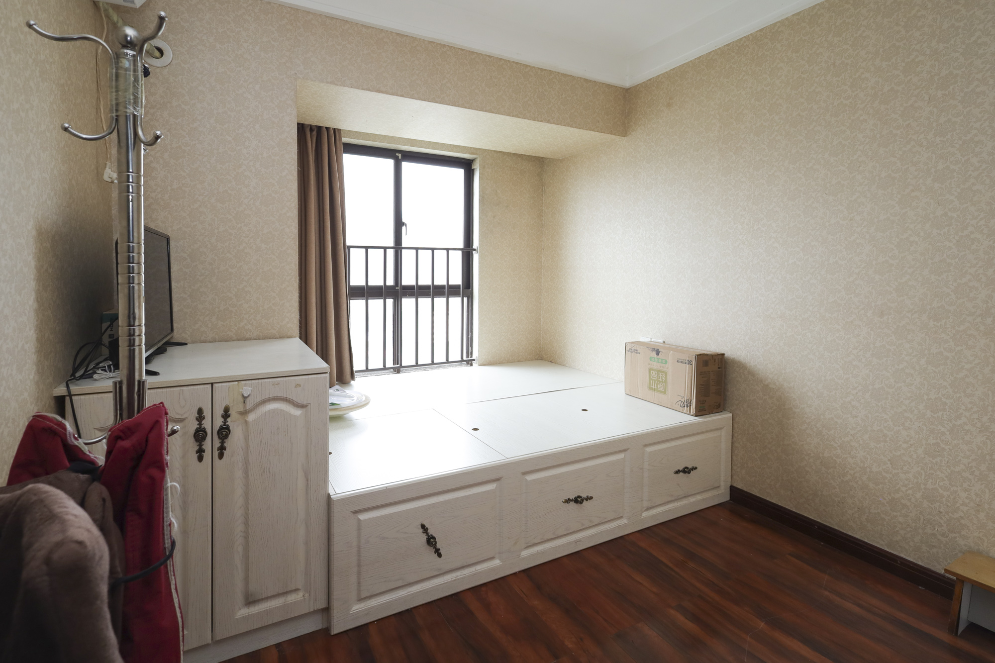 绿地中央广场  3室2厅2卫   126.00万 绿地中央广场  3室2厅2卫   126.00万卧室