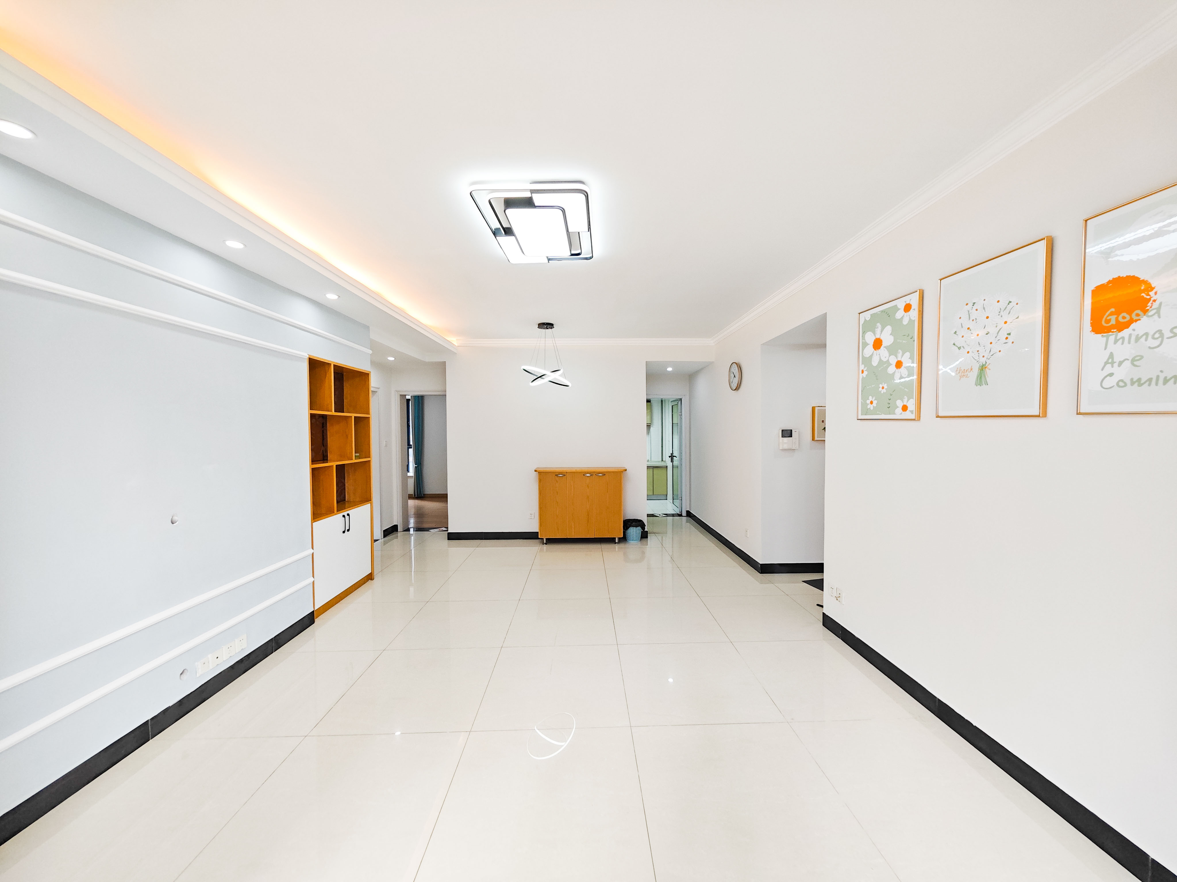 湘府9号  3室2厅1卫    93.0万客厅