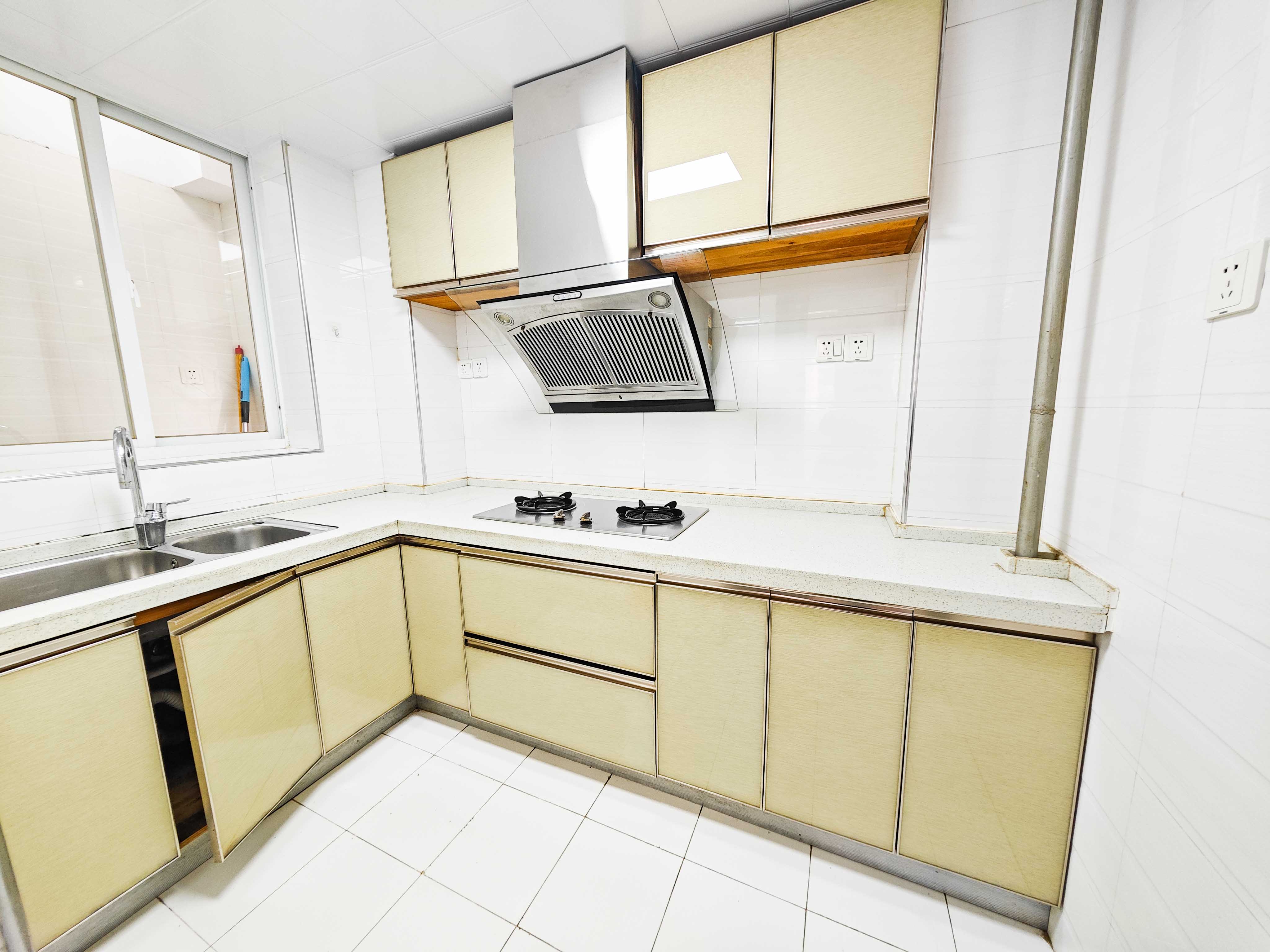 湘府9号  3室2厅1卫    93.0万厨房