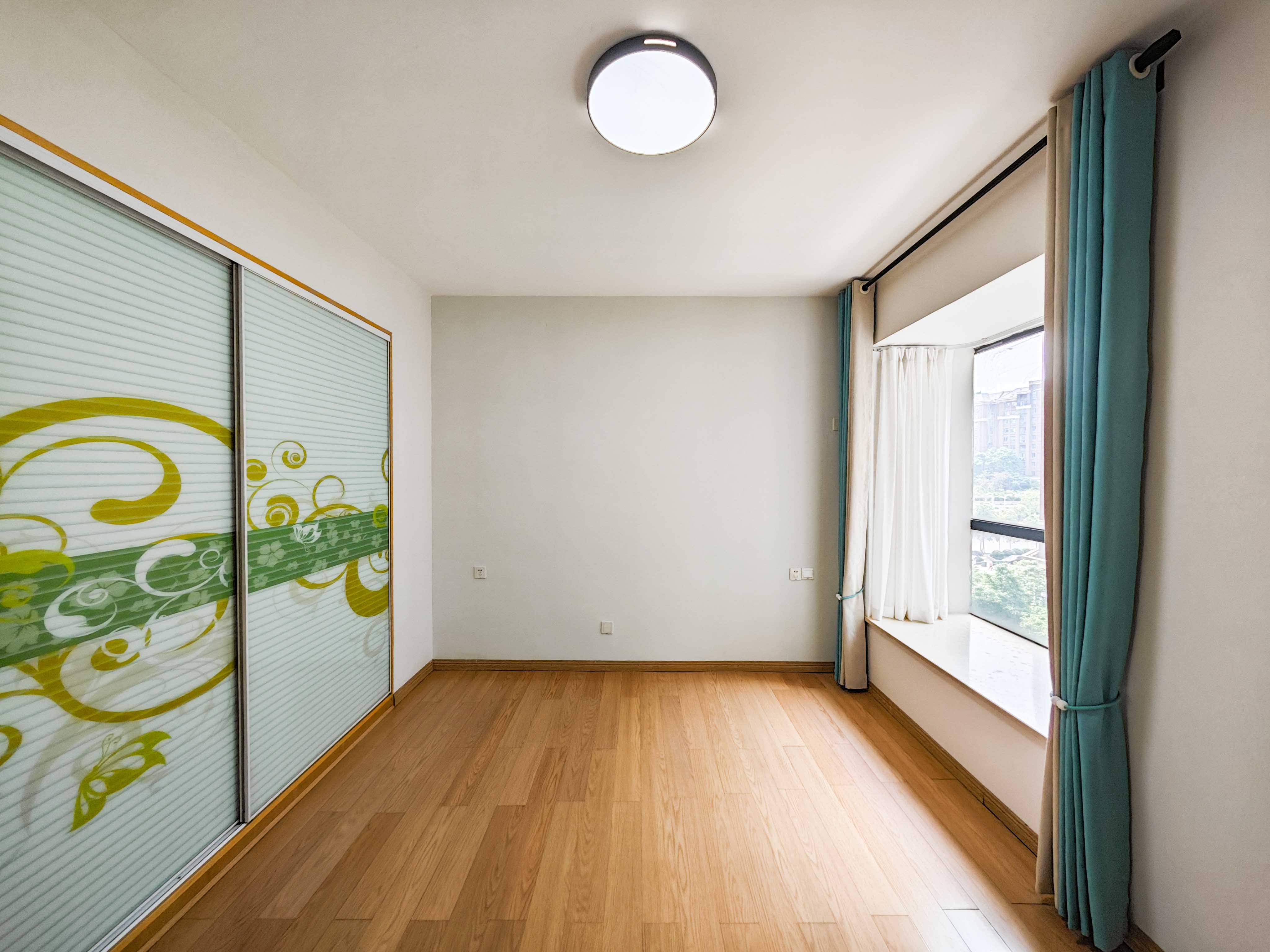 湘府9号  3室2厅1卫    93.0万卧室