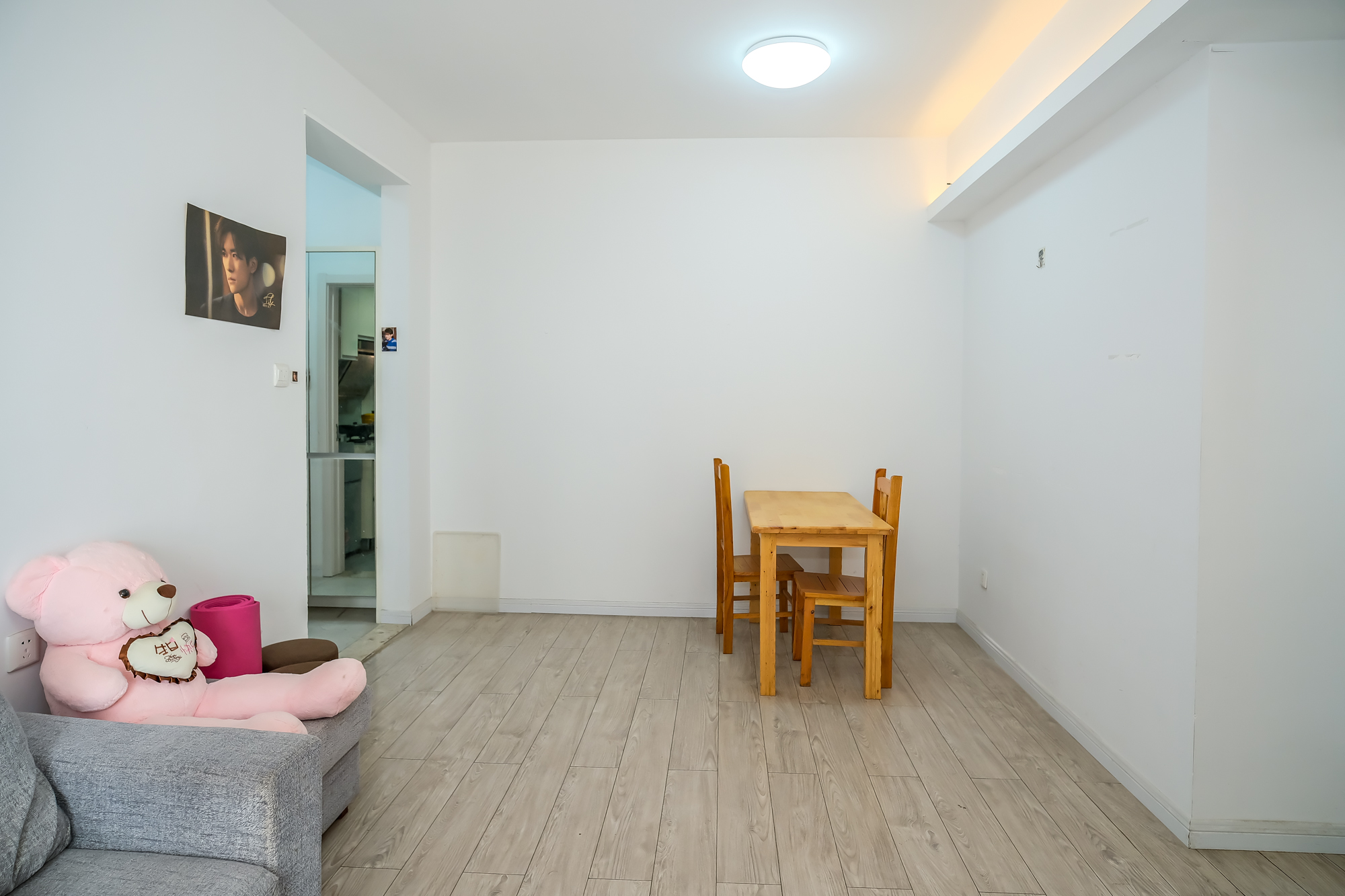 三一街区  2室2厅1卫   39.80万 三一街区  2室2厅1卫   39.80万客厅