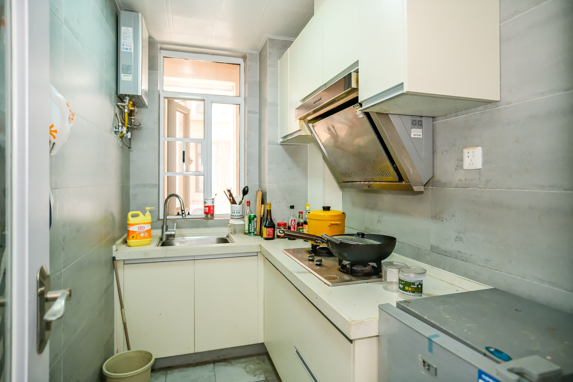 三一街区  2室2厅1卫   39.80万 三一街区  2室2厅1卫   39.80万厨房