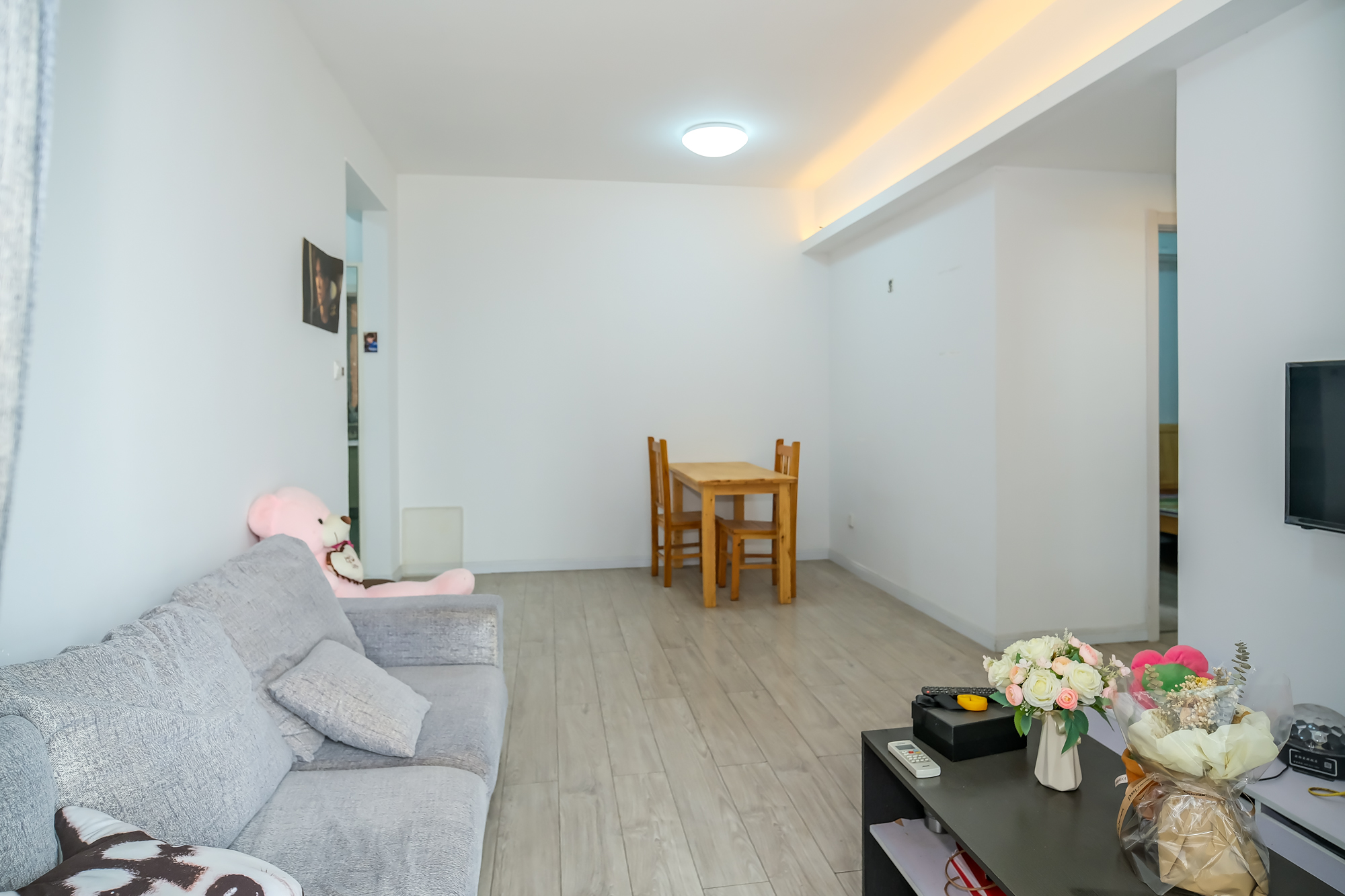 三一街区  2室2厅1卫   39.80万 三一街区  2室2厅1卫   39.80万客厅