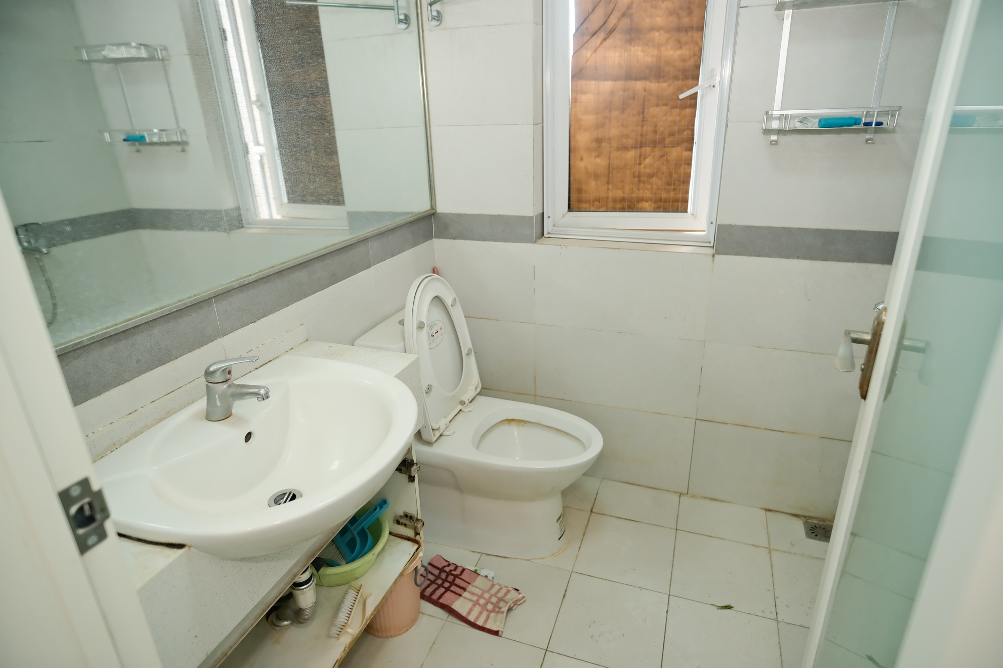 三一街区  2室2厅1卫   39.80万 三一街区  2室2厅1卫   39.80万卫生间