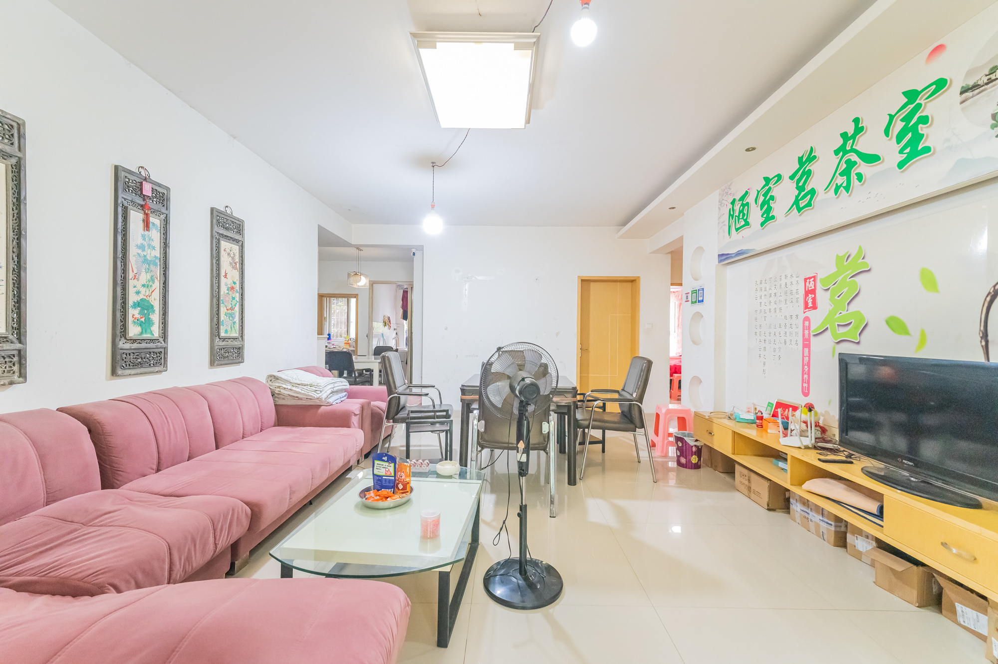 彩都公寓 3室2厅2卫 88.00万 彩都公寓 3室2厅2卫 88.00万客厅