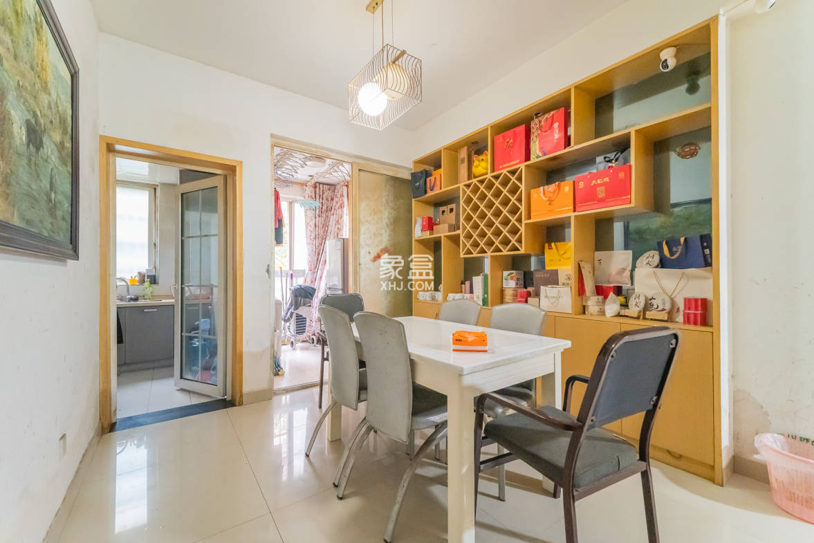 彩都公寓 3室2厅2卫 88.00万 彩都公寓 3室2厅2卫 88.00万客厅