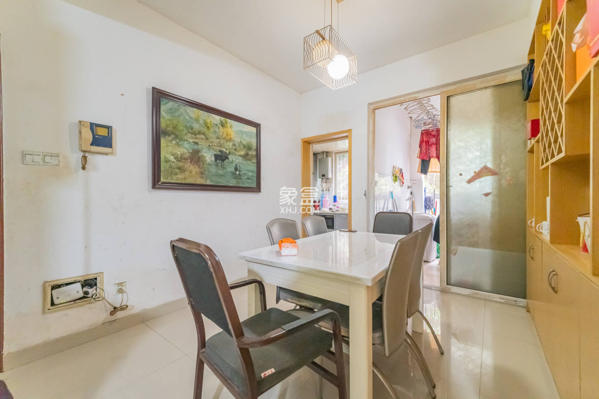 彩都公寓 3室2厅2卫 88.00万 彩都公寓 3室2厅2卫 88.00万客厅