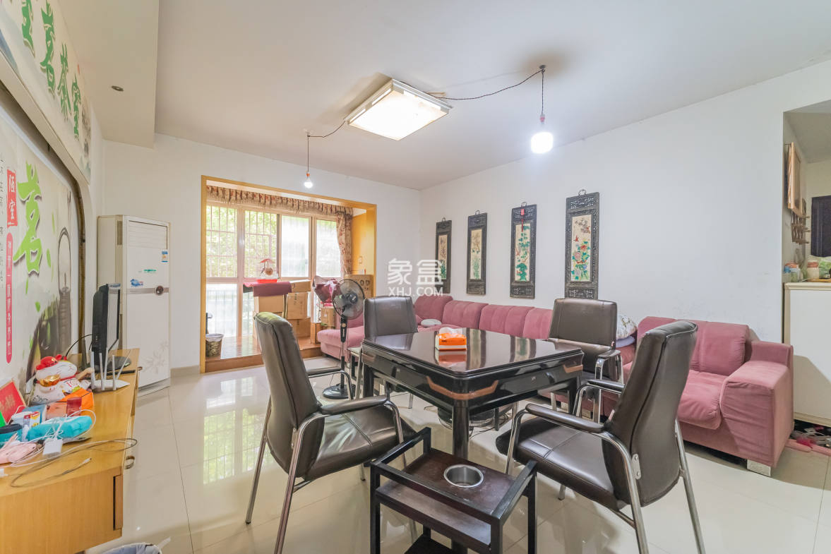 彩都公寓 3室2厅2卫 88.00万 彩都公寓 3室2厅2卫 88.00万客厅