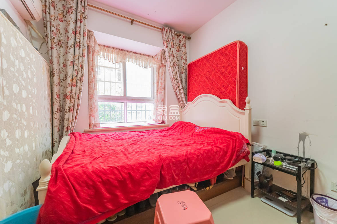 彩都公寓 3室2厅2卫 88.00万 彩都公寓 3室2厅2卫 88.00万卧室