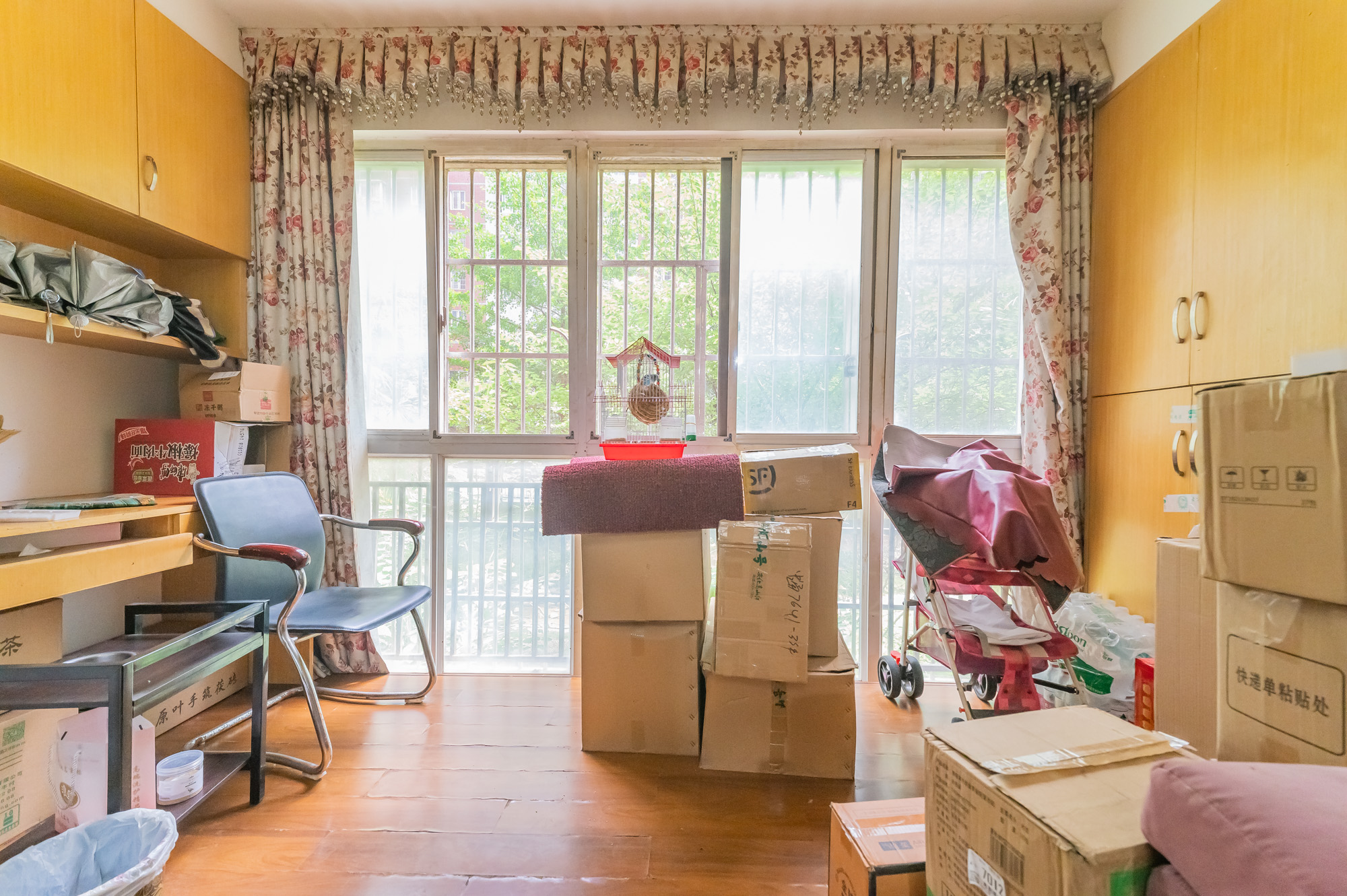 彩都公寓 3室2厅2卫 88.00万 彩都公寓 3室2厅2卫 88.00万阳台