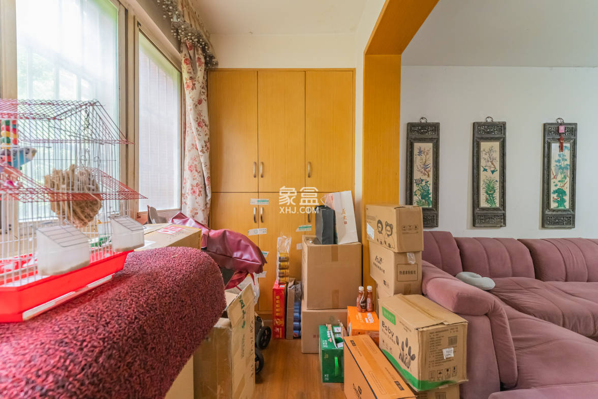 彩都公寓 3室2厅2卫 88.00万 彩都公寓 3室2厅2卫 88.00万阳台