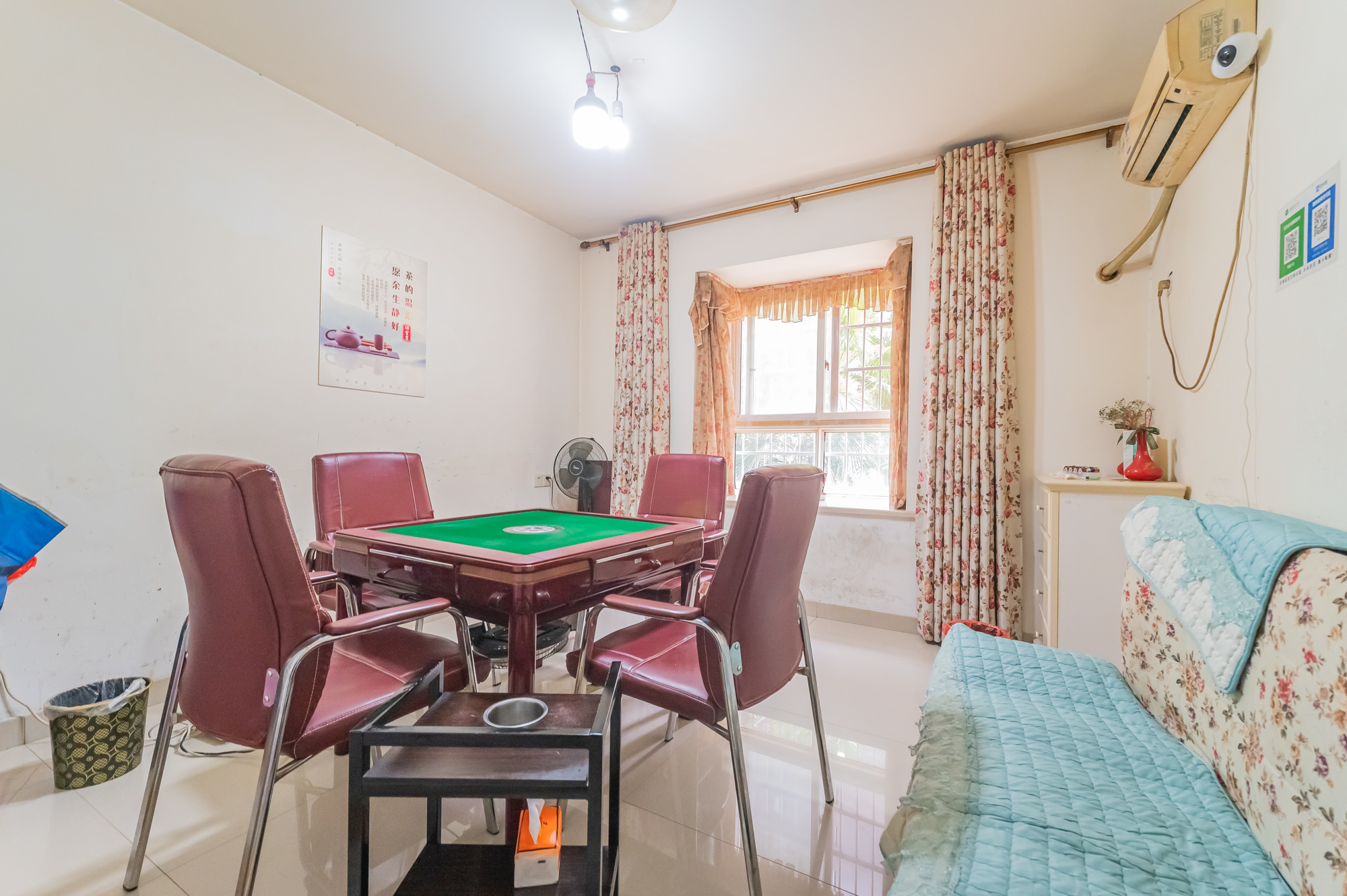 彩都公寓 3室2厅2卫 88.00万 彩都公寓 3室2厅2卫 88.00万卧室