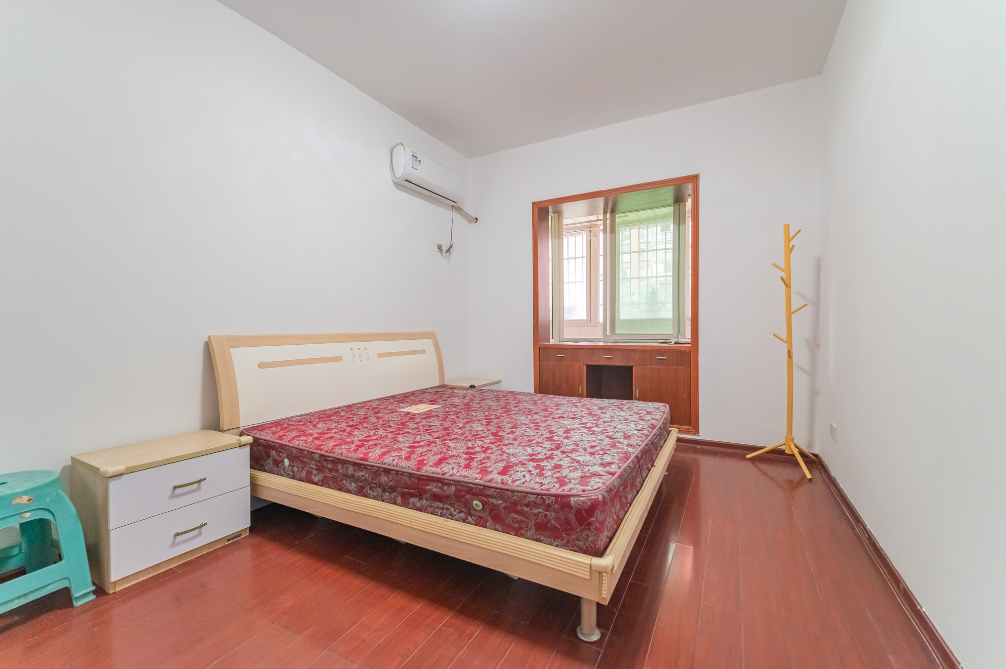 广泰家园 4室2厅2卫 75.00万 广泰家园 4室2厅2卫 75.00万卧室