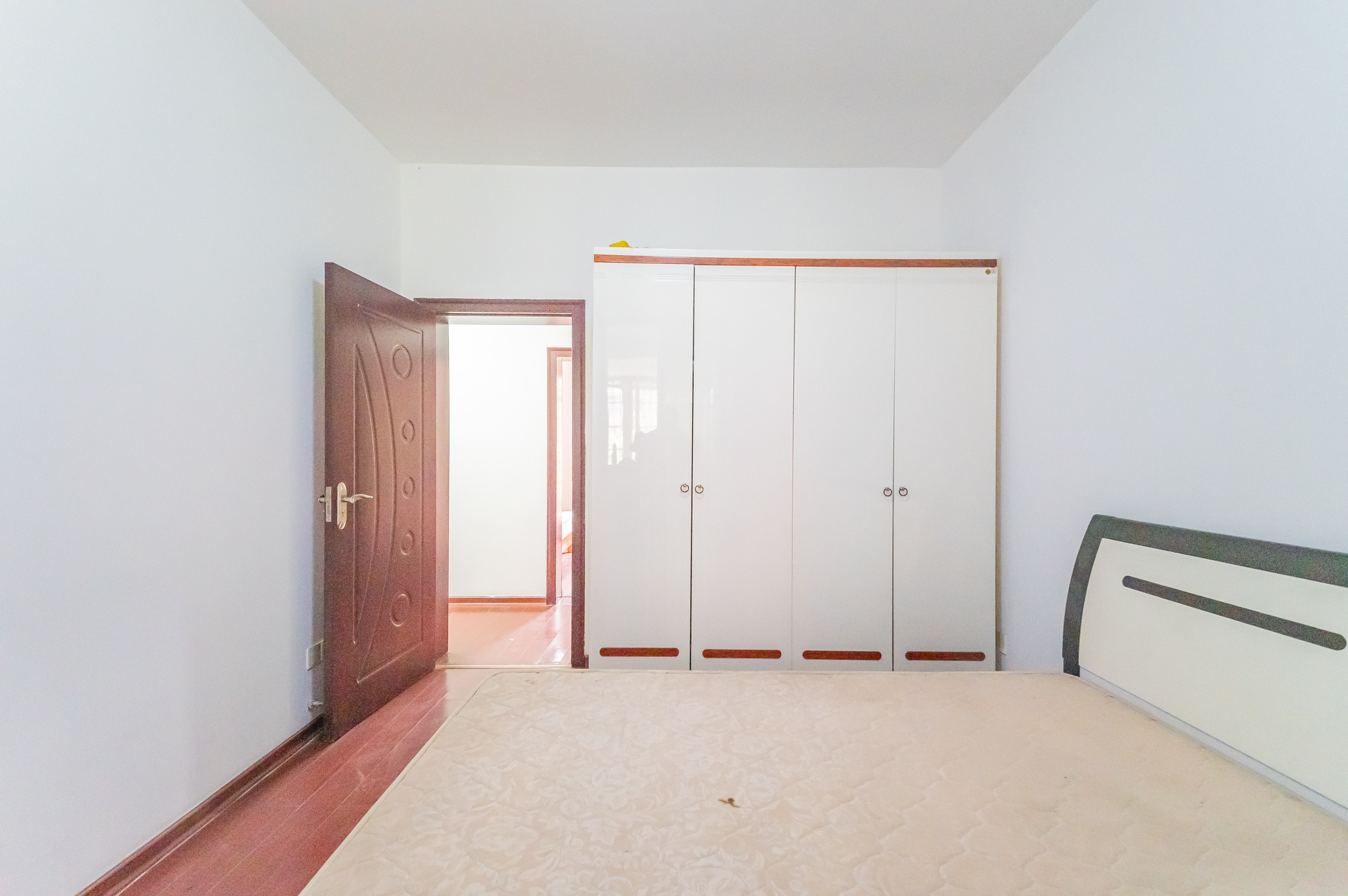 广泰家园 4室2厅2卫 75.00万 广泰家园 4室2厅2卫 75.00万卧室