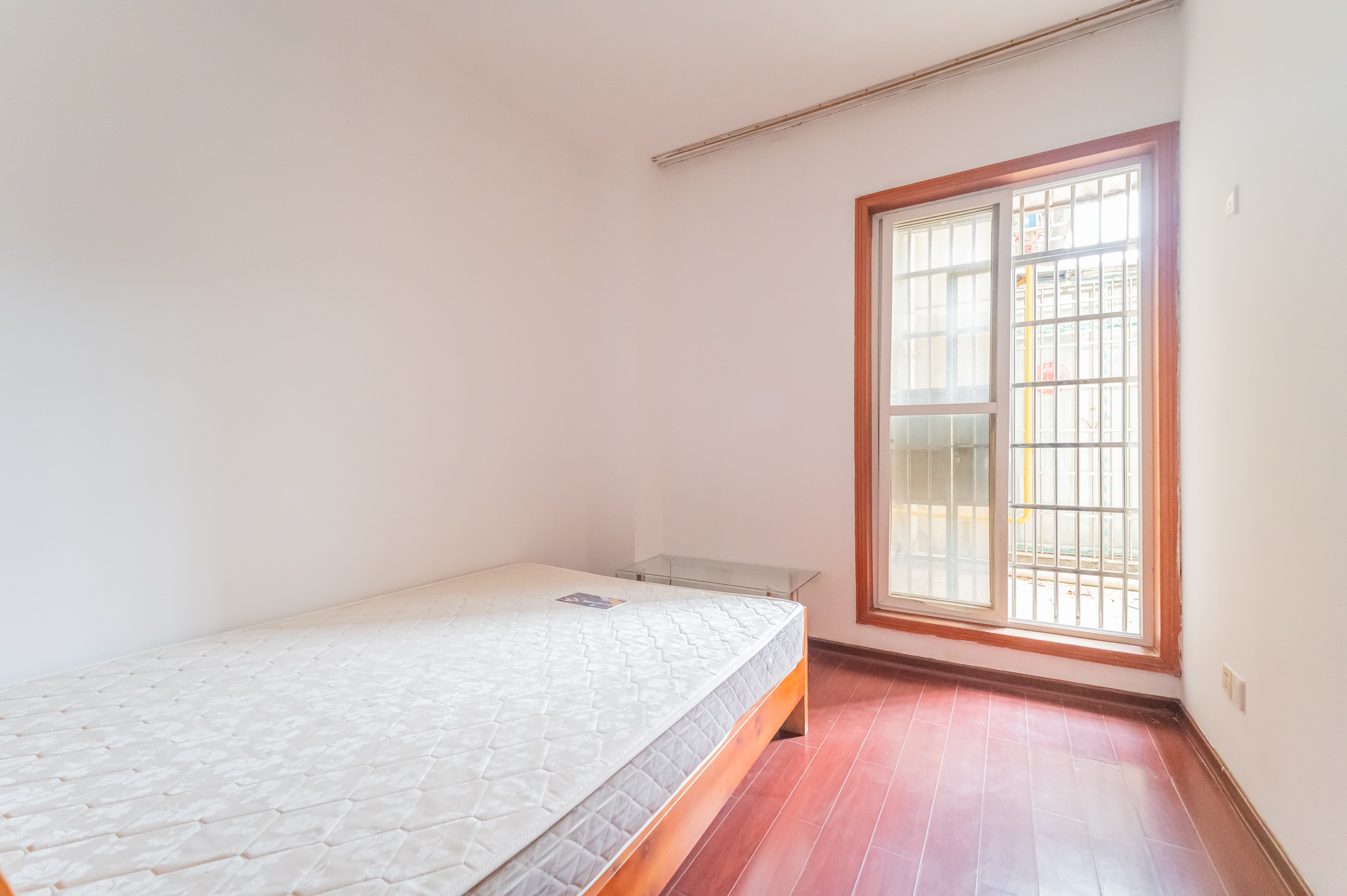 广泰家园 4室2厅2卫 75.00万 广泰家园 4室2厅2卫 75.00万卧室