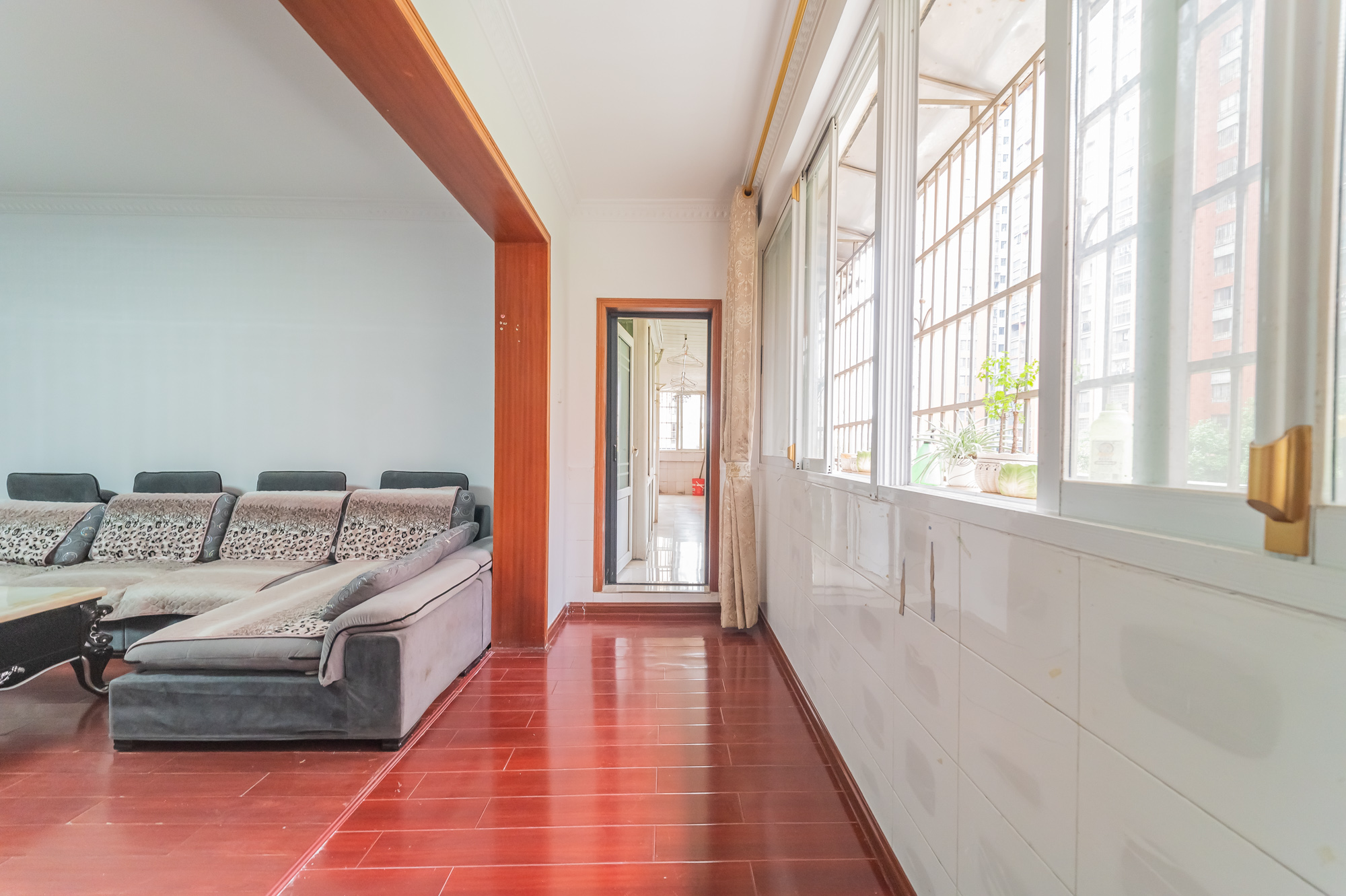 广泰家园 4室2厅2卫 75.00万 广泰家园 4室2厅2卫 75.00万阳台