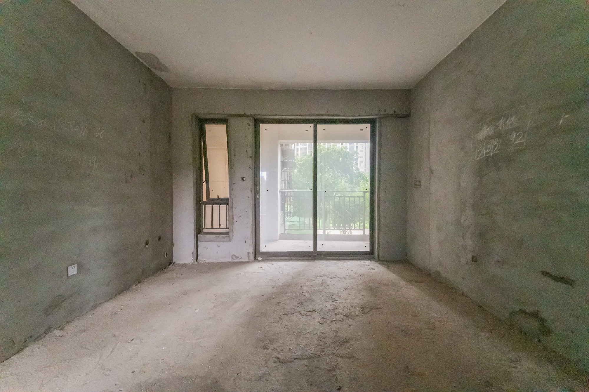 国泰九龙湾 4室2厅2卫 96.8万 国泰九龙湾 4室2厅2卫 96.8万客厅