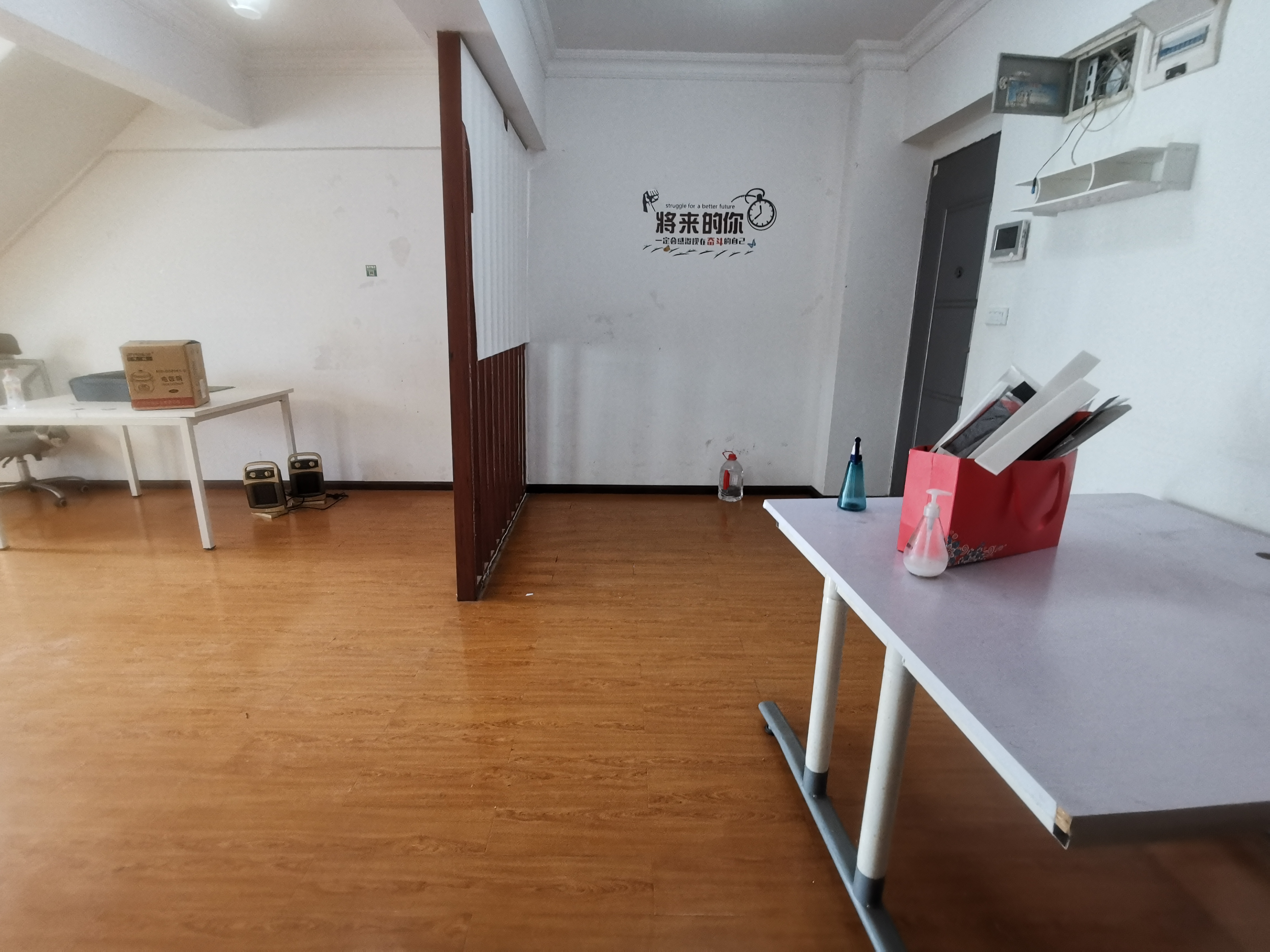 中天会展城SOHO公寓  2室1厅1卫   3000.00元/月室内图