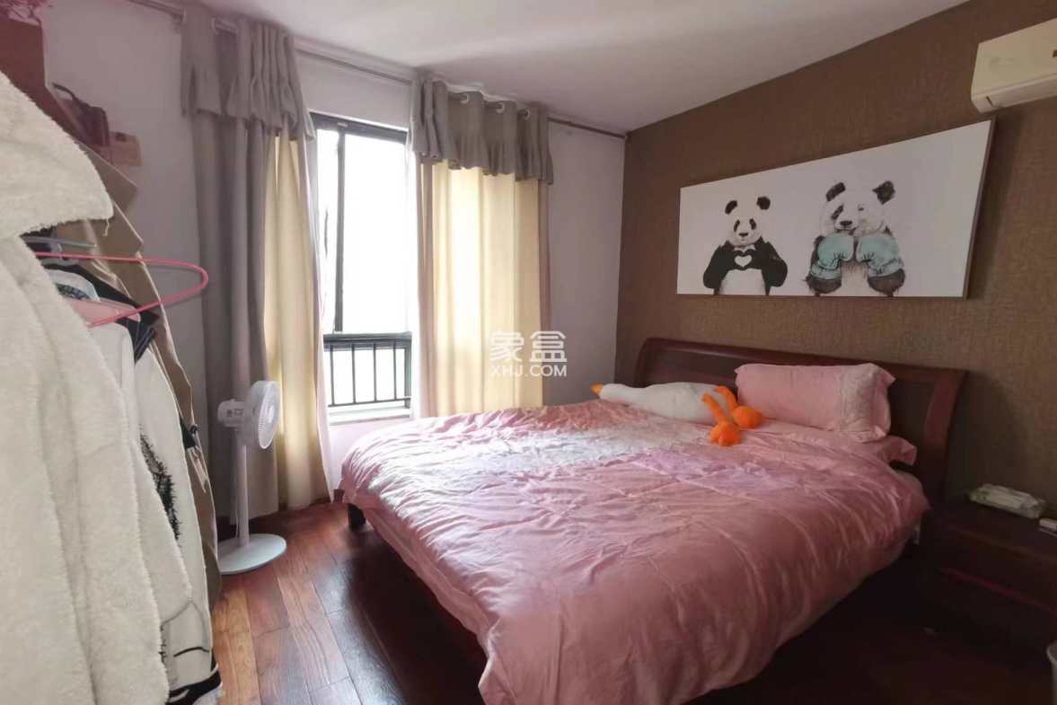 中地凯旋城 3室2厅1卫 52.80万 中地凯旋城 3室2厅1卫 52.80万客厅