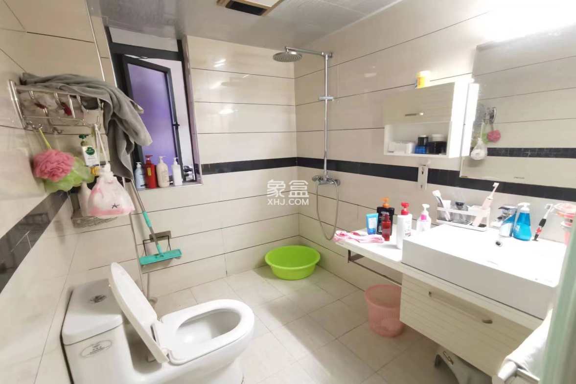 中地凯旋城 3室2厅1卫 52.80万 中地凯旋城 3室2厅1卫 52.80万客厅