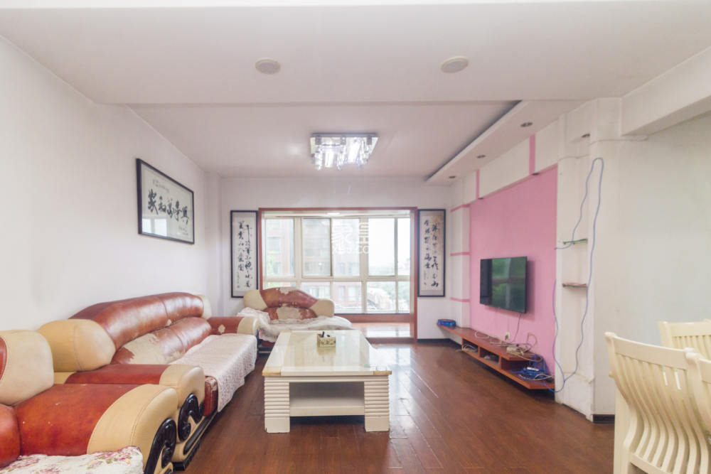 东城名苑  3室2厅2卫   55.00万