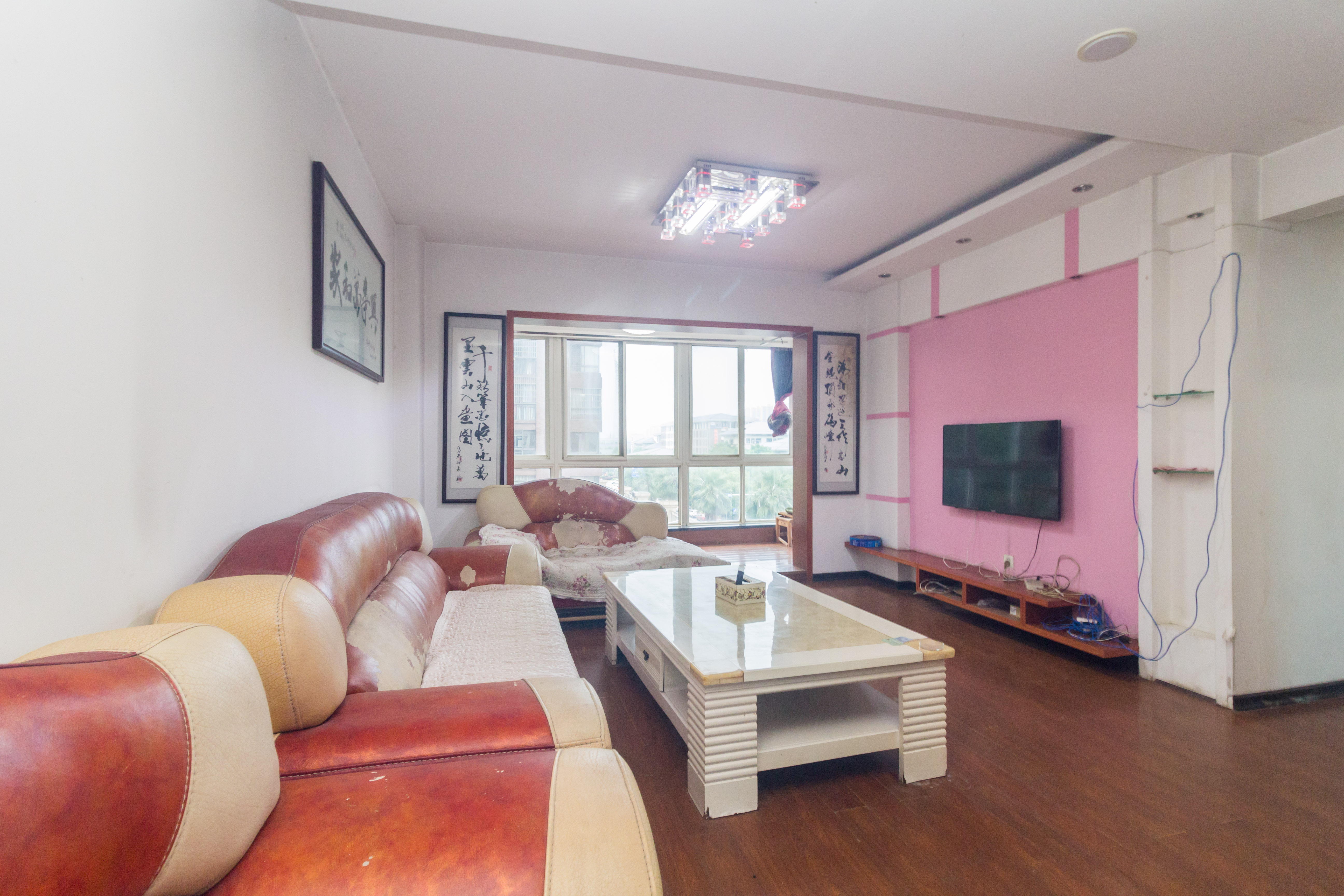 东城名苑 3室2厅2卫 55.00万 东城名苑 3室2厅2卫 55.00万客厅