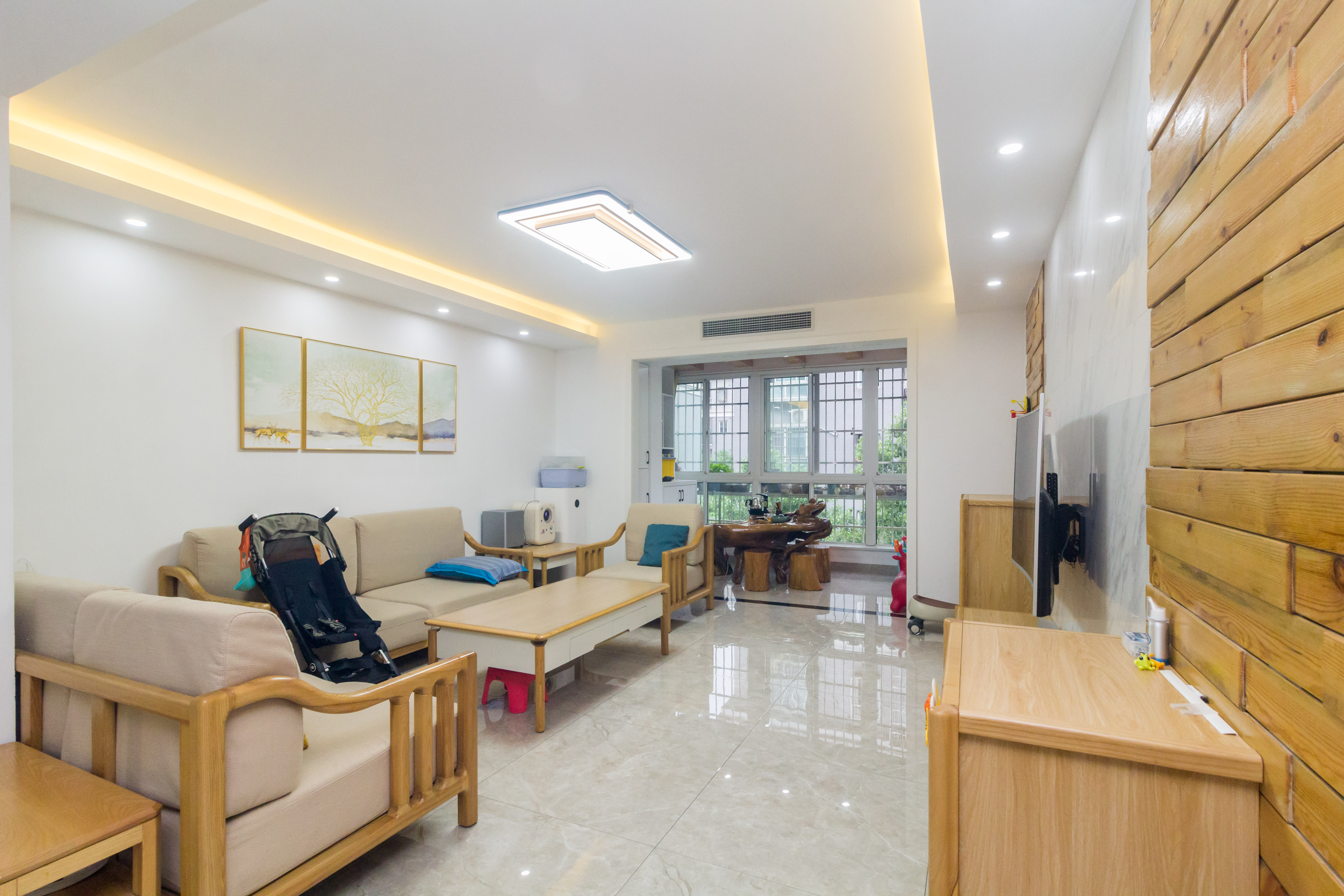 方略学府佳境  3室2厅2卫   84.00万客厅