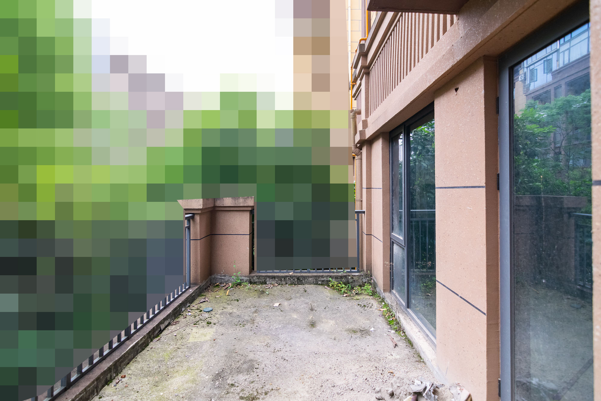 澳海澜庭  4室2厅2卫   135.00万阳台